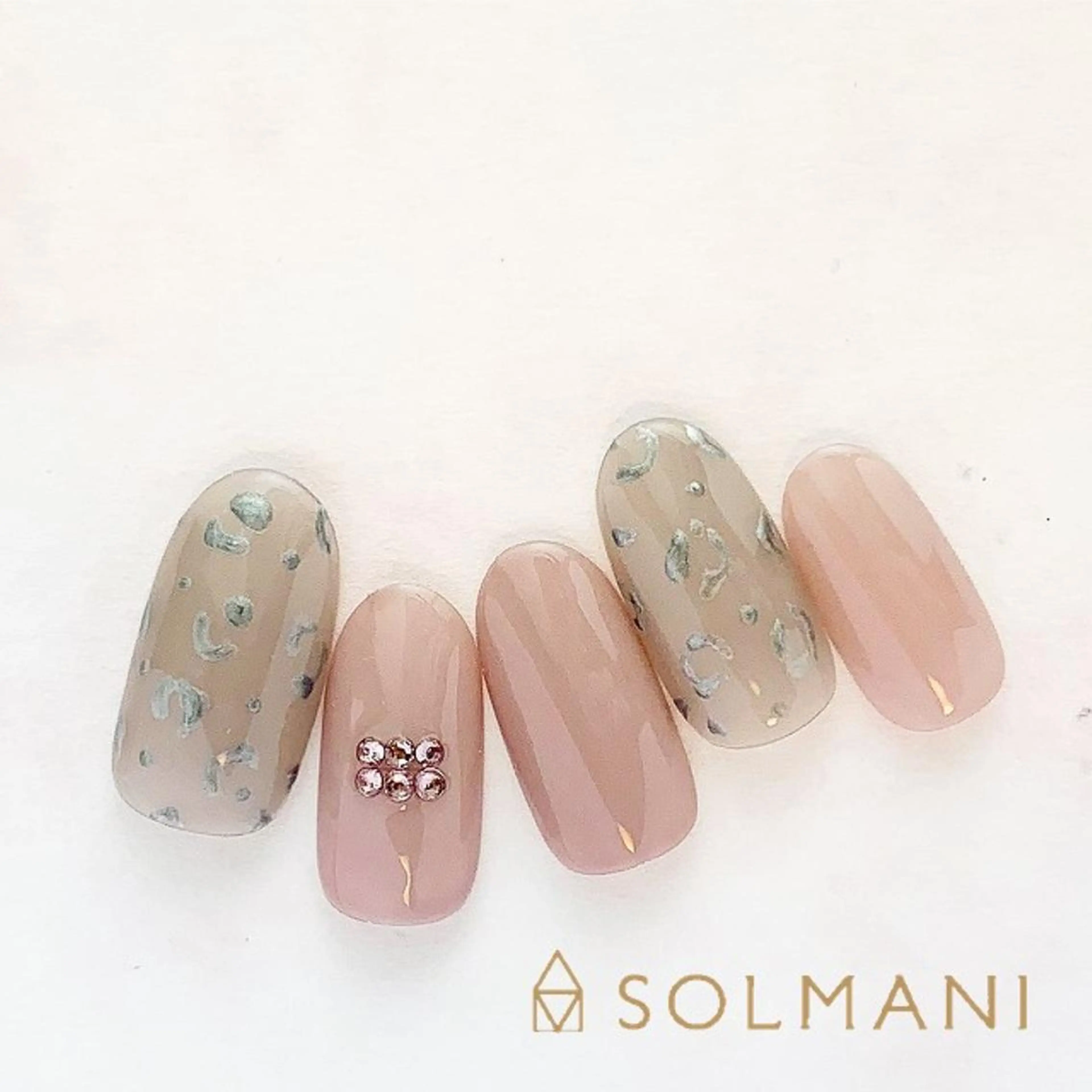 ネイル アニマル柄 SOLMANI 予約担当のネイルデザイン