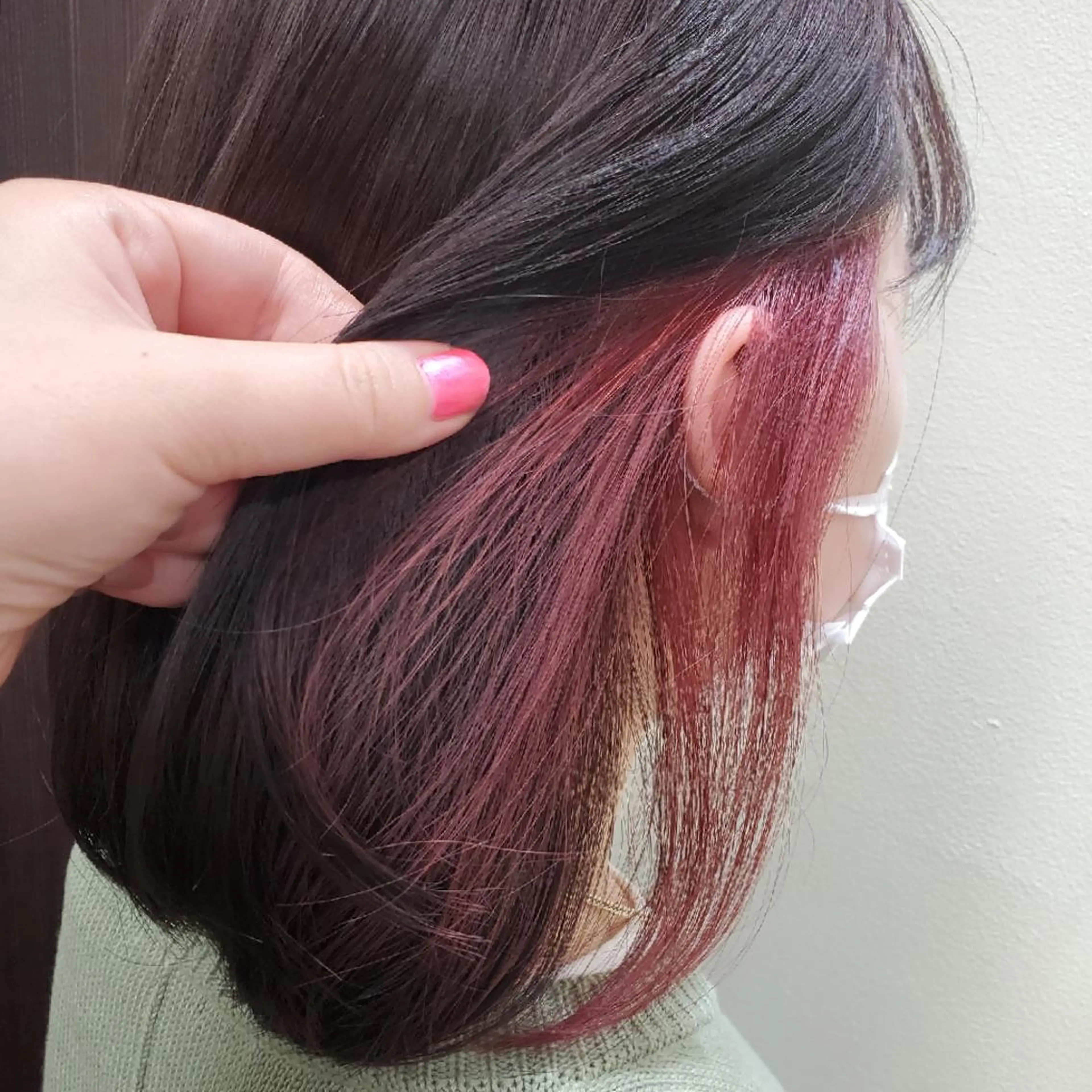 カラー インナーカラー ピンクカラー 推しアニメカラー🌈 ツヤ透明感カラー🦄のヘアスタイル