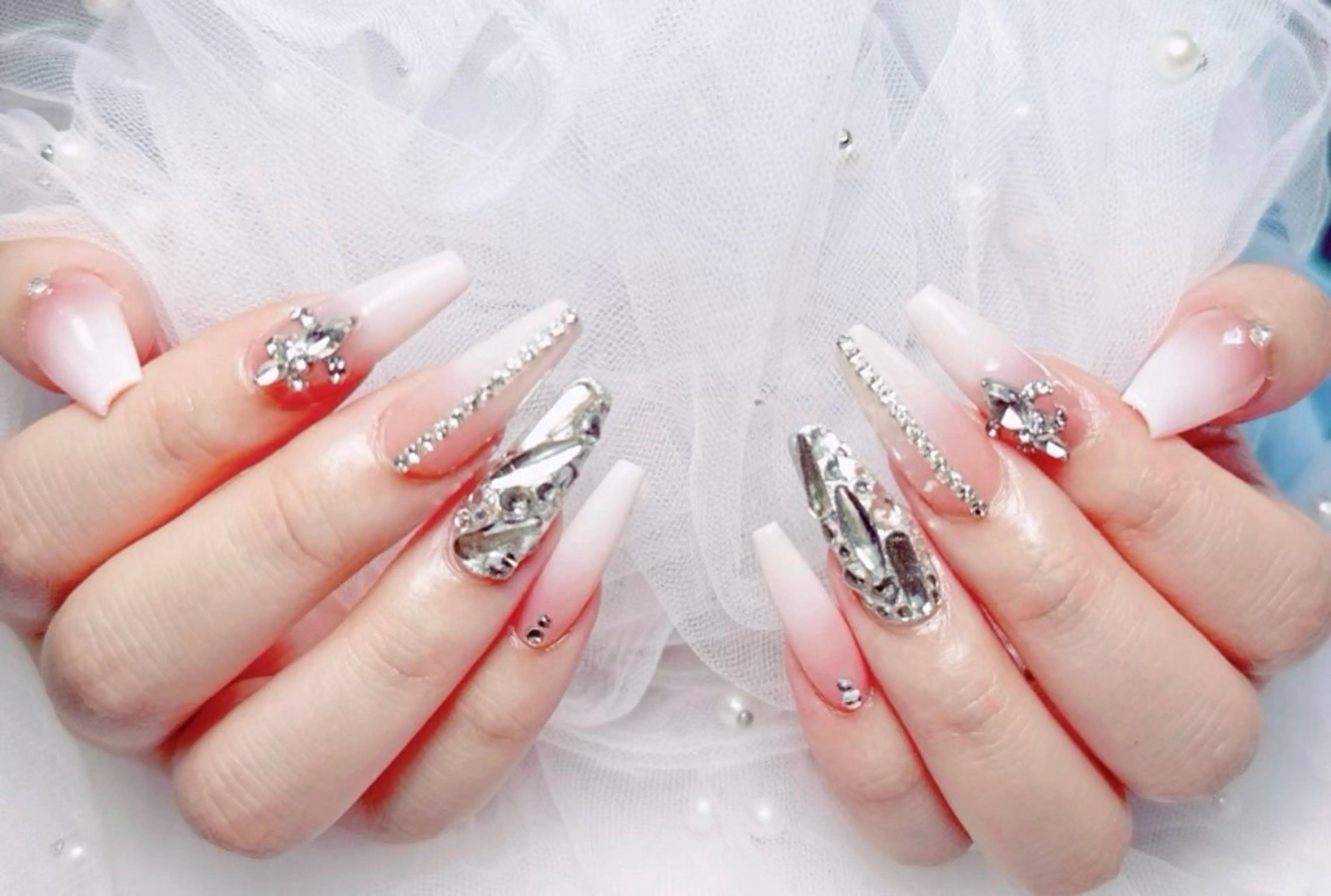 ネイル ハンドネイル 長さ出しMORNAIL所属・長出し専門 パーツのネイルデザイン