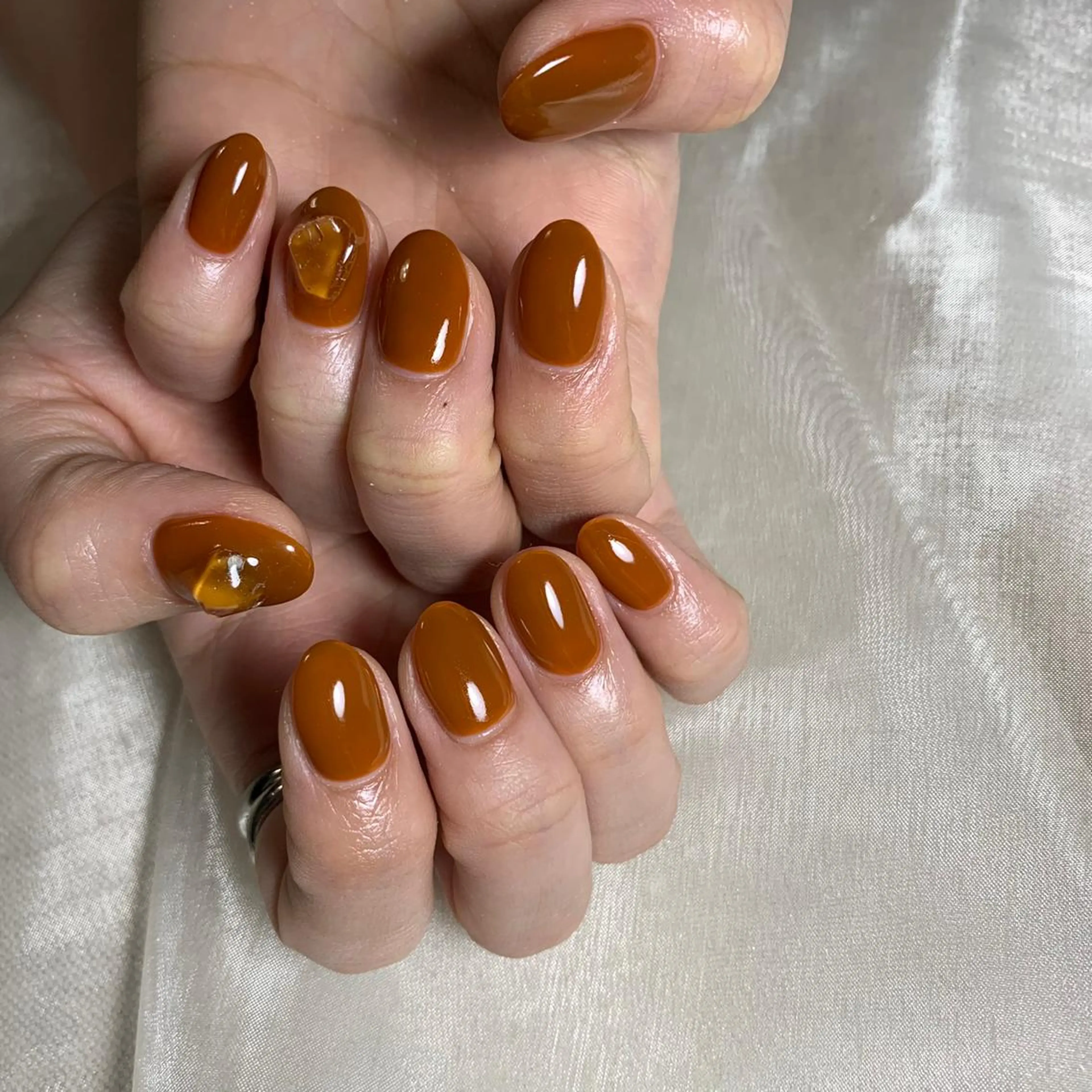 ネイル repos~ルポ~所属・里見 麗のネイルデザイン