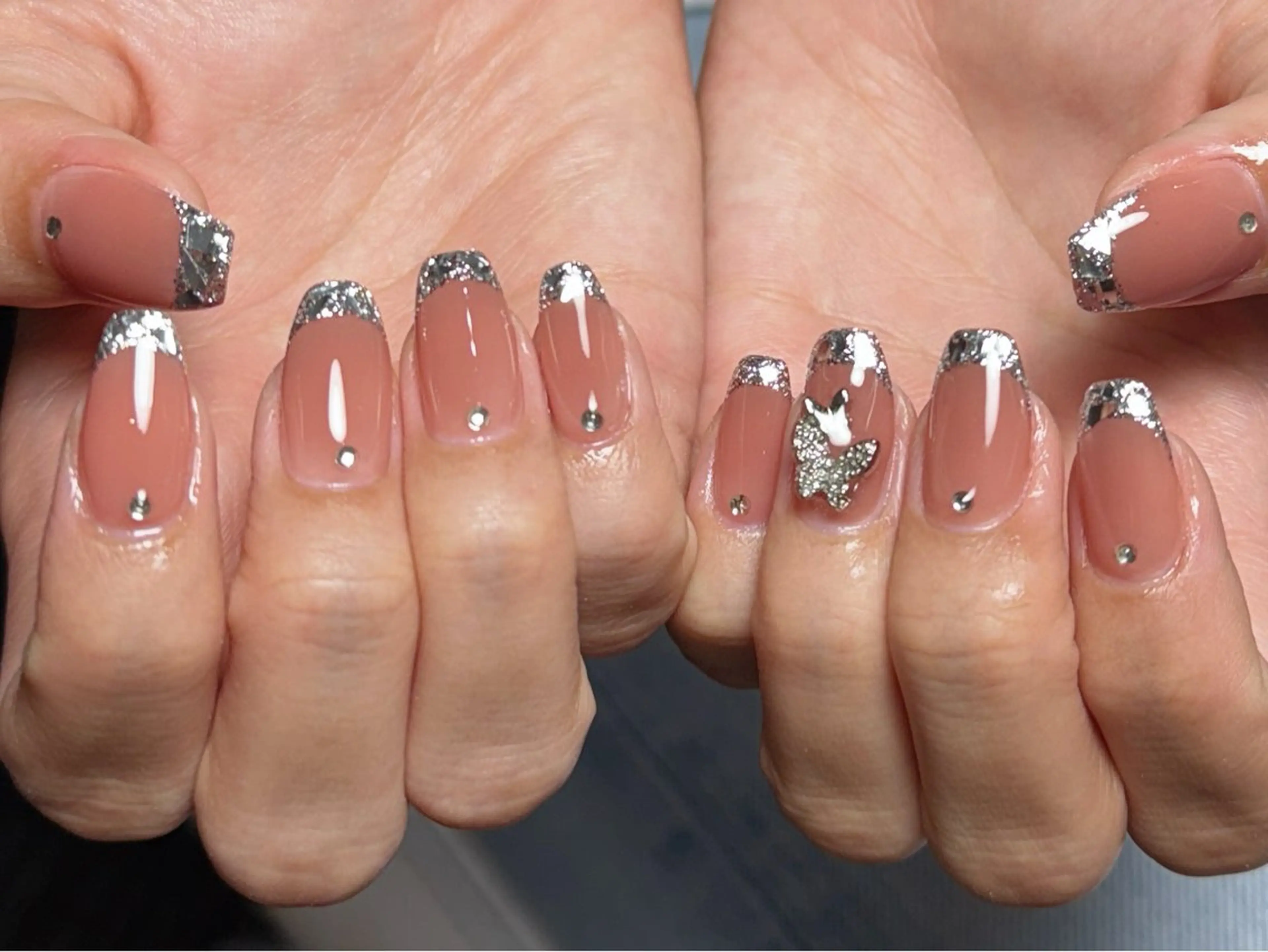 ネイル オーロラネイル 長さ出し フレンチネイル ジェルネイル ガラスフレンチ ハンドネイル Rela・S NAILのネイルデザイン