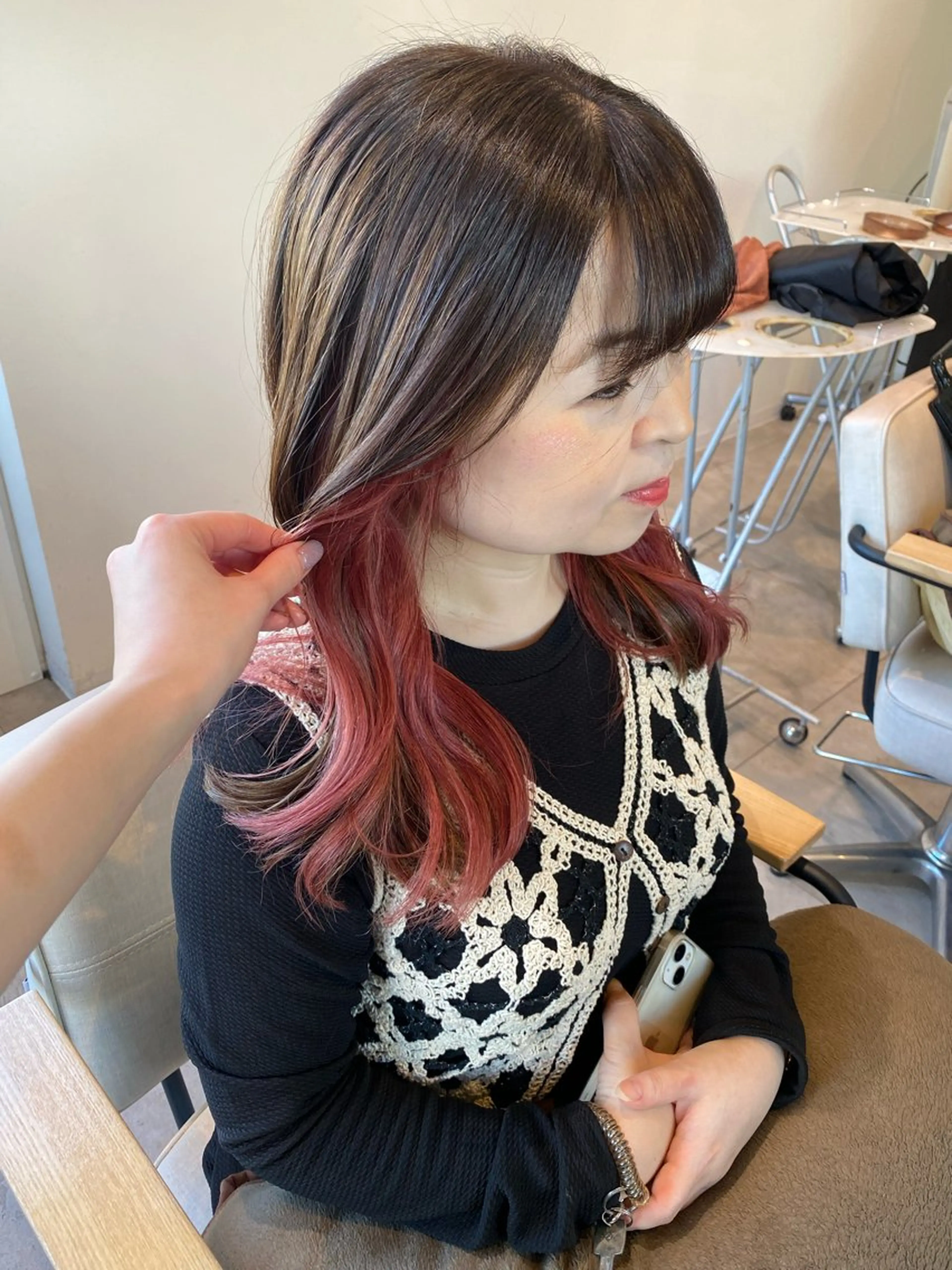 ロング カラー インナーカラー ピンクカラー カット ヘアカラー 南上 野々佳のヘアスタイル