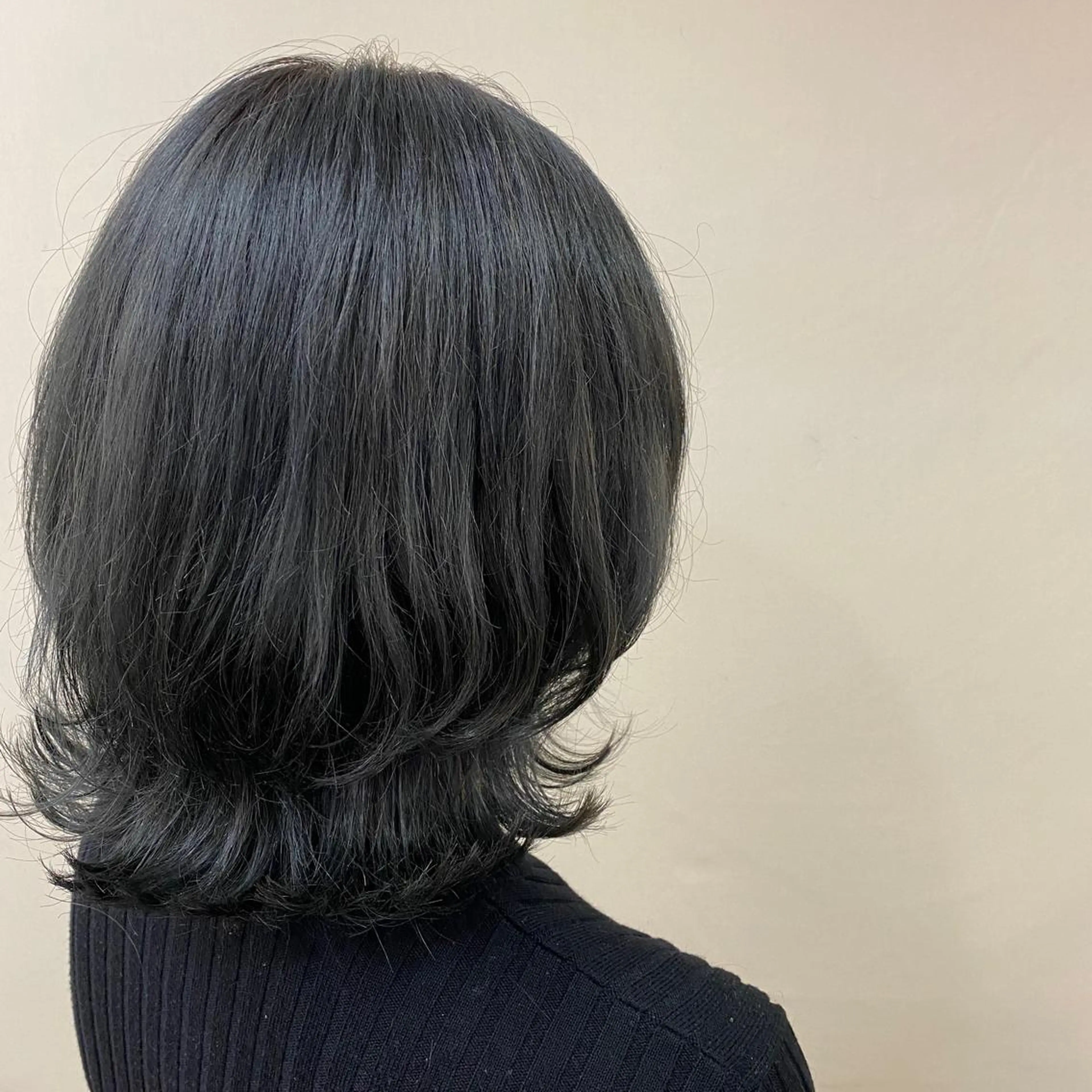ショート カラー ambellir 山本伽椰のヘアスタイル