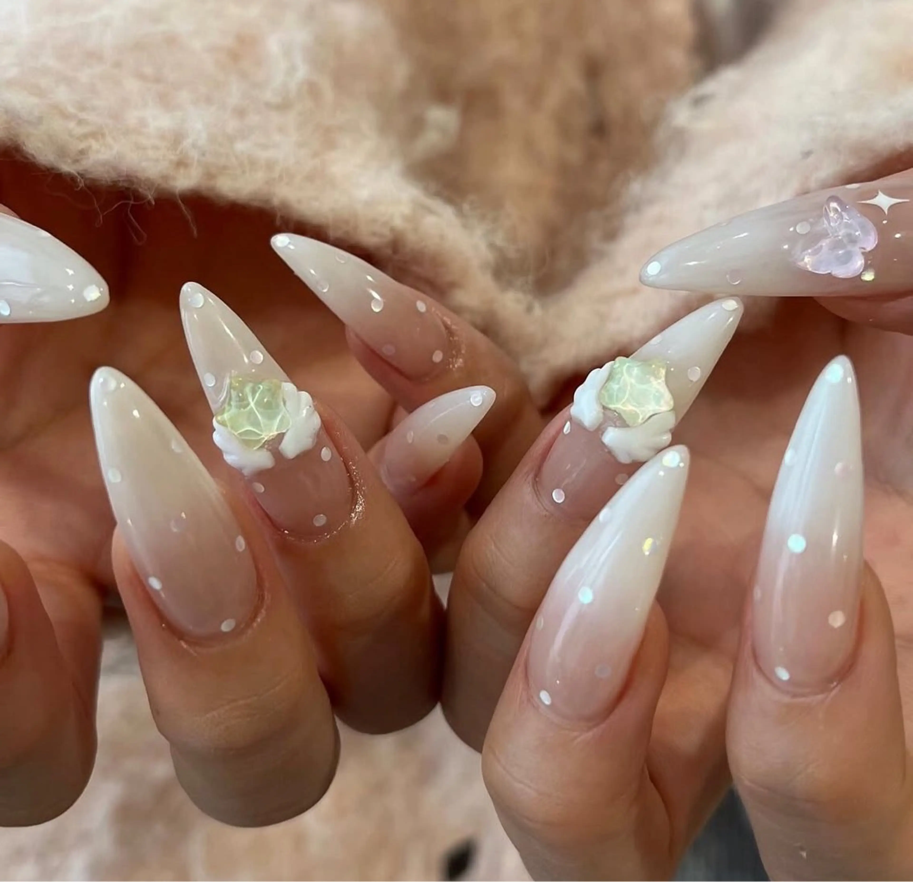 ネイル 長さ出し グラデーション キラキラネイル 韓国ネイル ラメ(グリッター) ハンドネイル ハンドケア Chisa Nail Studio所属・チ サのネイルデザイン