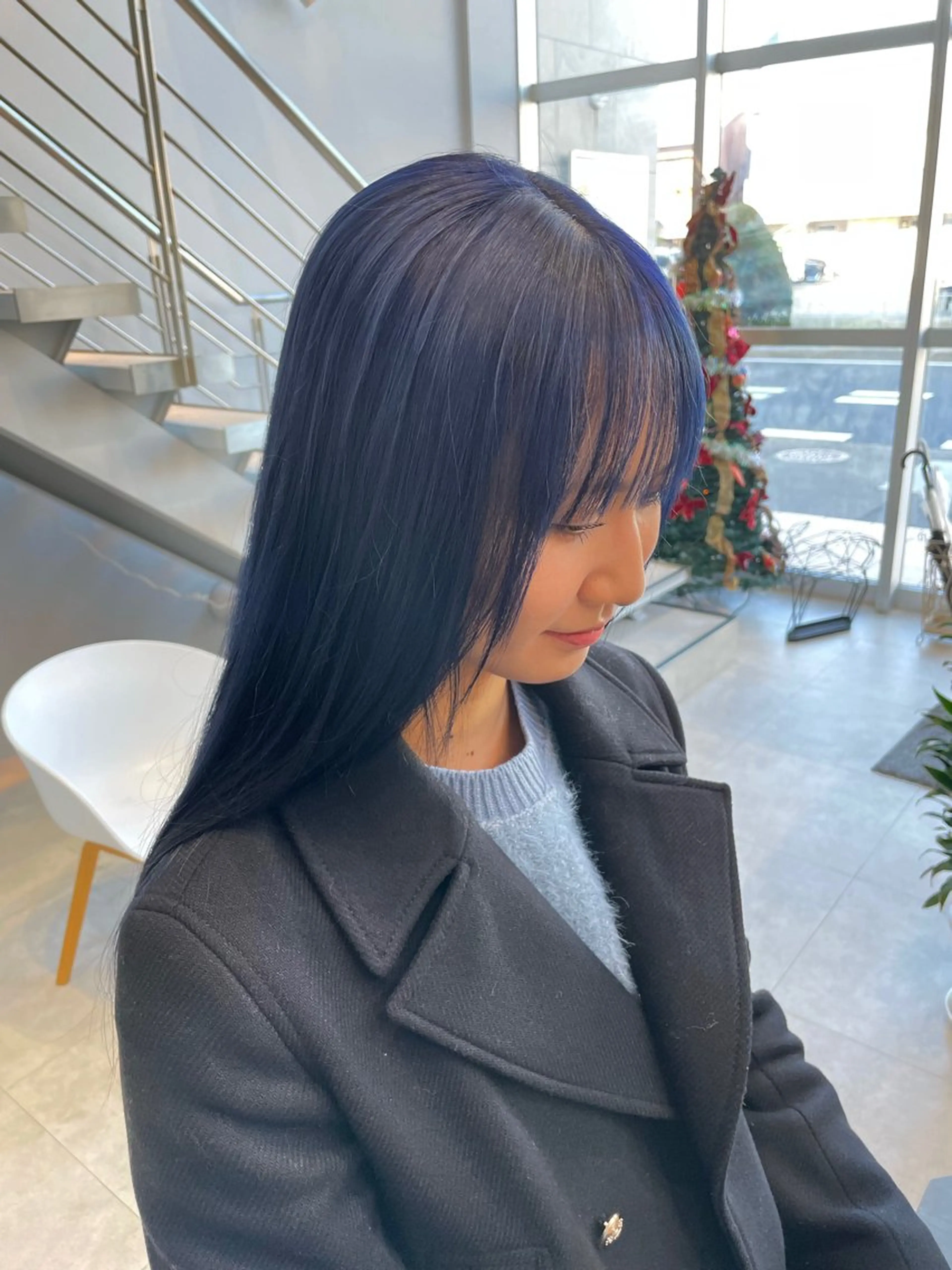 ロング カラー ブリーチ ネイビーカラー カット ヘアカラー エマ ピボット 中川店所属・富原崇太/切りっぱな しボブ/透明感カラーのヘアスタイル