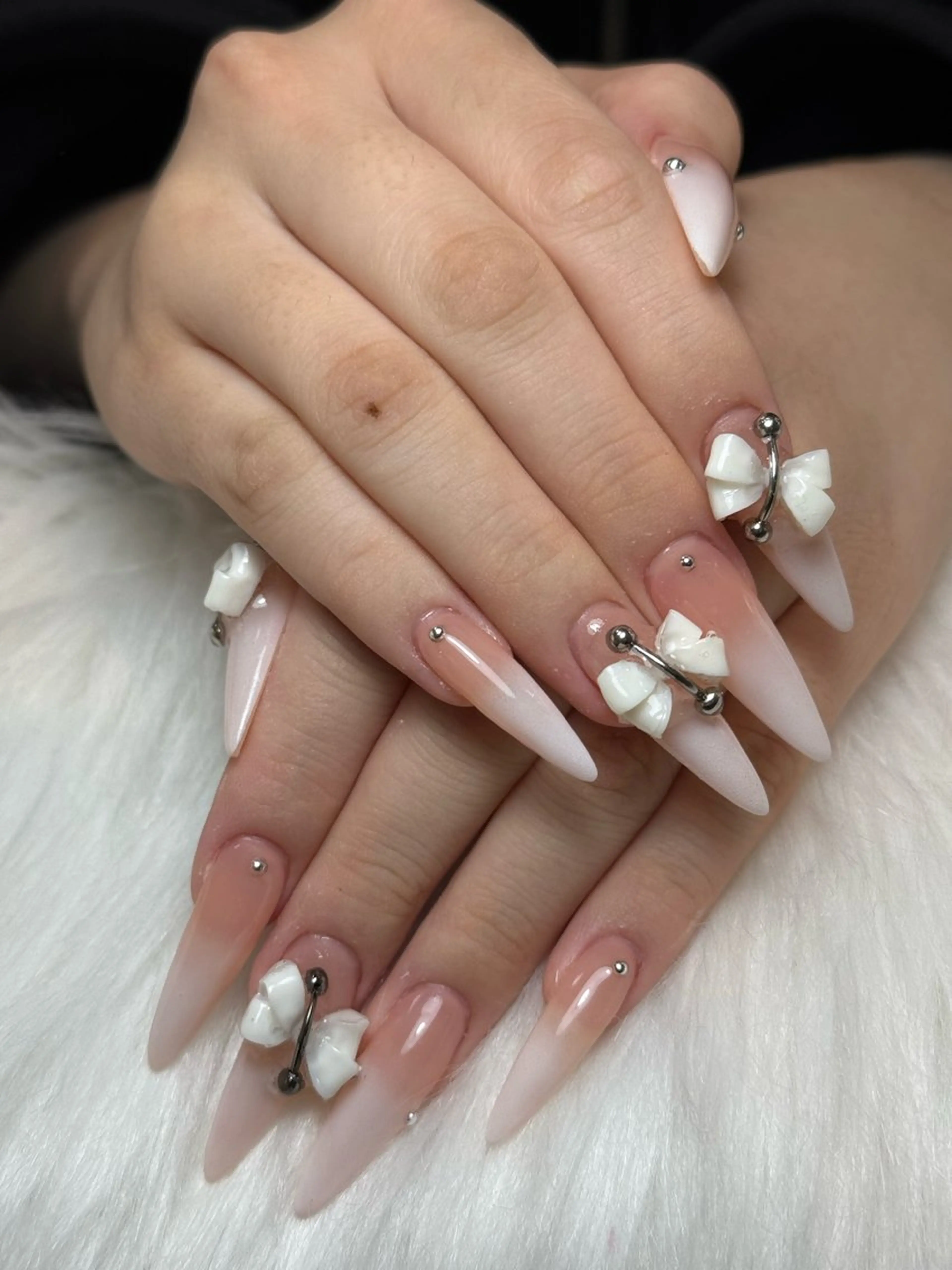 ネイル フレンチネイル ジェルネイル ガーリー 韓国ネイル ロングネイル ハンドネイル タオ チャンのネイルデザイン