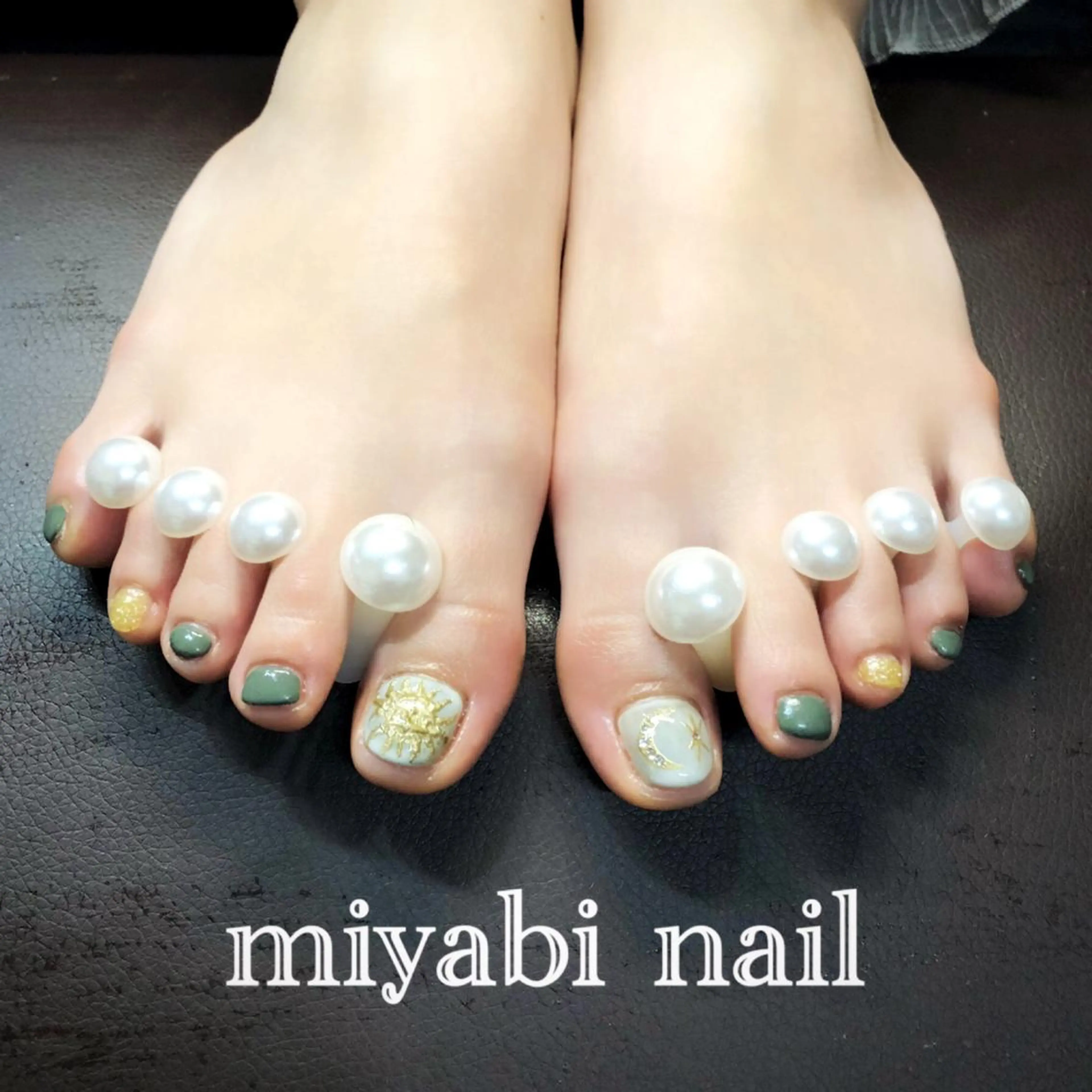 ネイル アートネイル フットネイル ジェルネイル ゴールド ラメ(グリッター) フットネイル miyabi nail 桂川駅近くのネイルデザイン