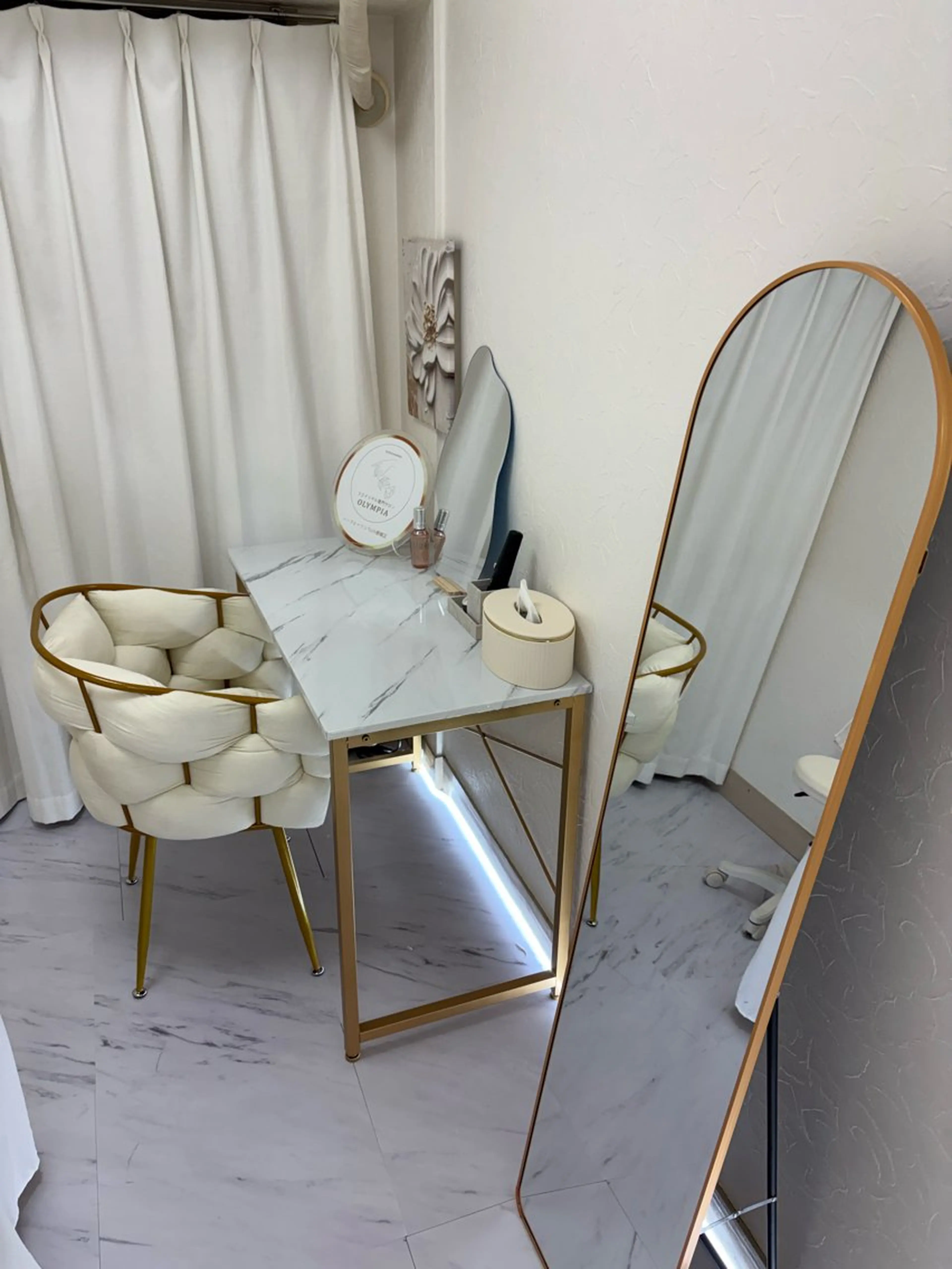 OLYMPIA所属・OLYMPIA 小顔 ハーブピーリングのエステ・リラクイメージ