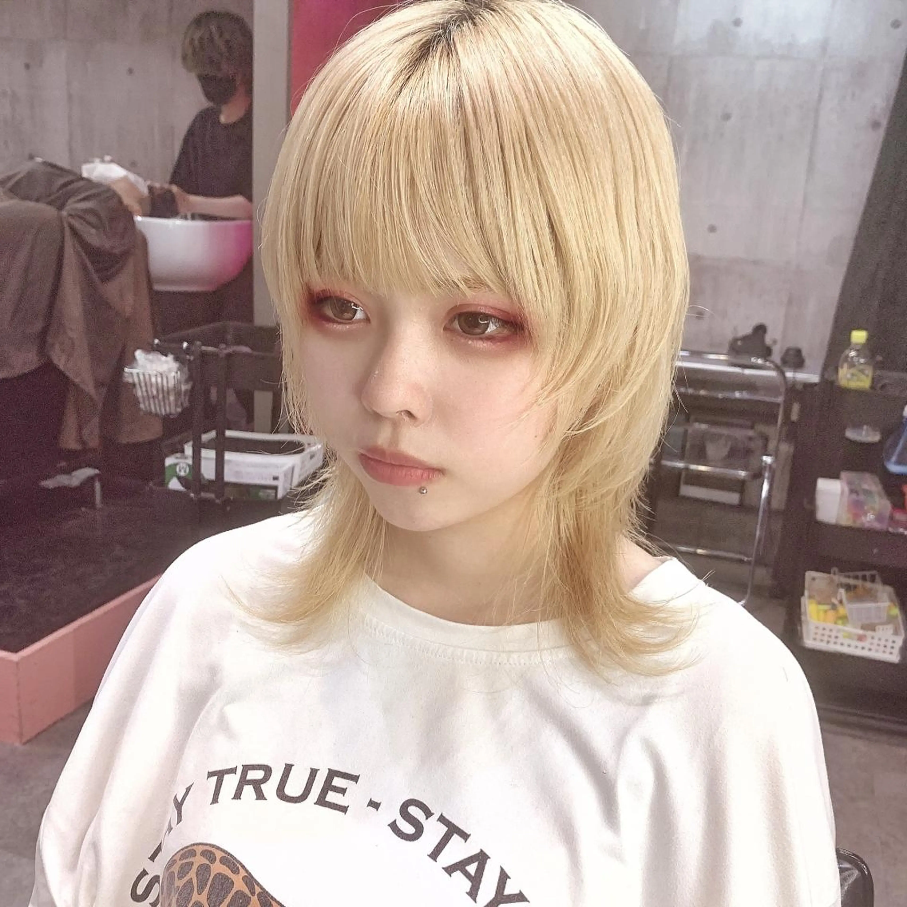 ミディアム カラー ブロンド ウルフカット ホワイト&レイヤーカ ットエクステ長畠俊輔のヘアスタイル