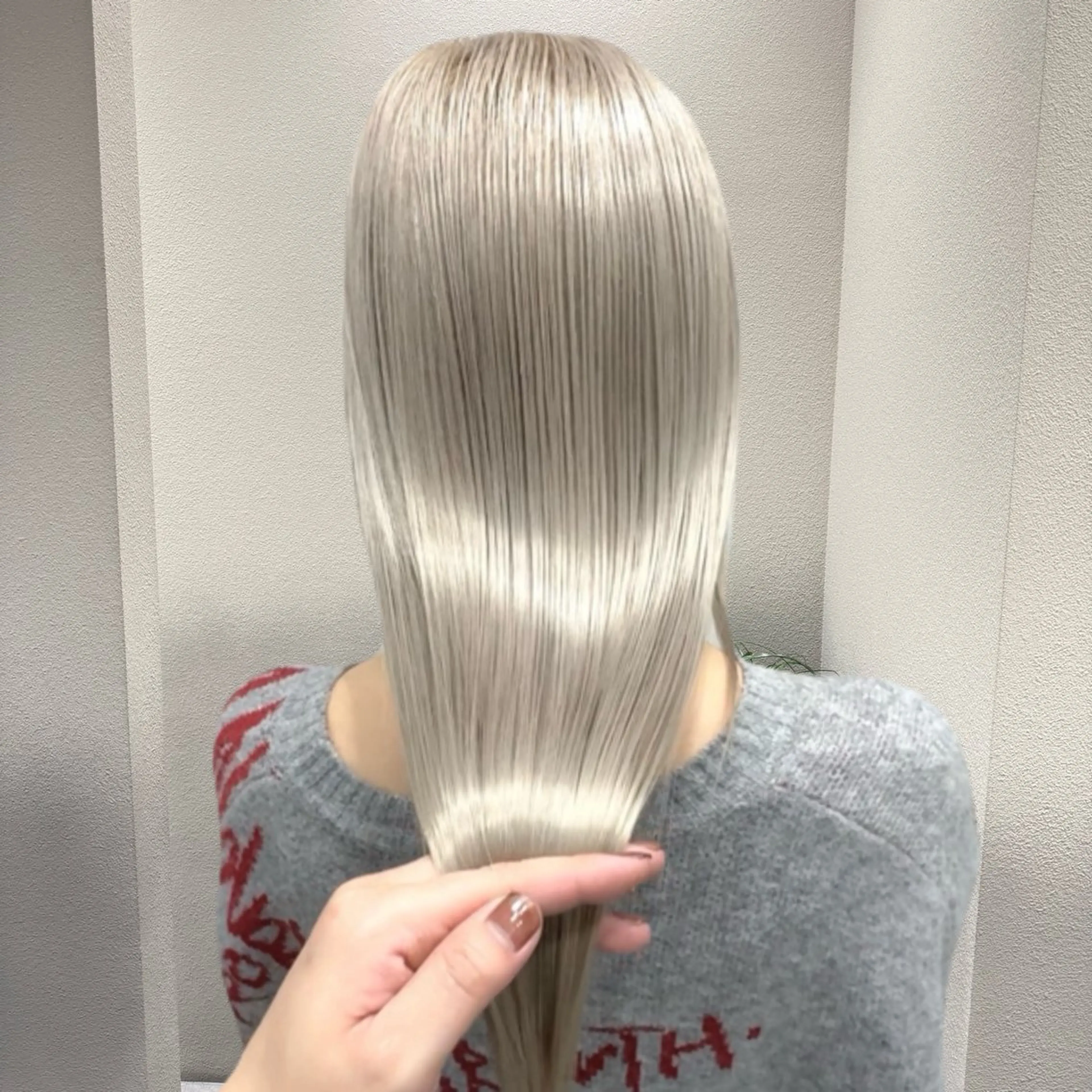 セミロング カラー ブリーチ ブロンド ケアブリーチ ハイトーンカラー ホワイトブロンド ヘアカラー トリートメント ヘアセット ✨ブリーチ支持No1 複雑履歴修正/舘岡のヘアスタイル
