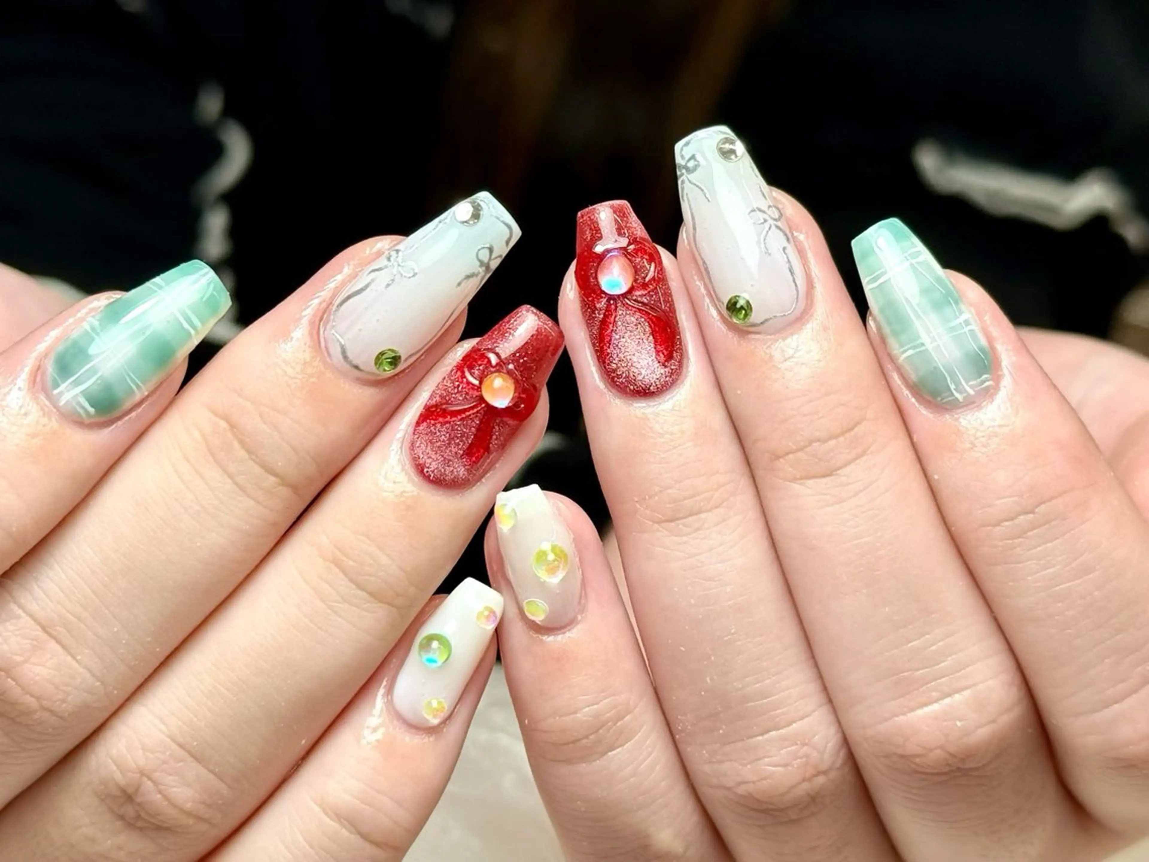 ミディアム ハンドネイル フットネイル ハンドケア 一其 サロンのネイルデザイン