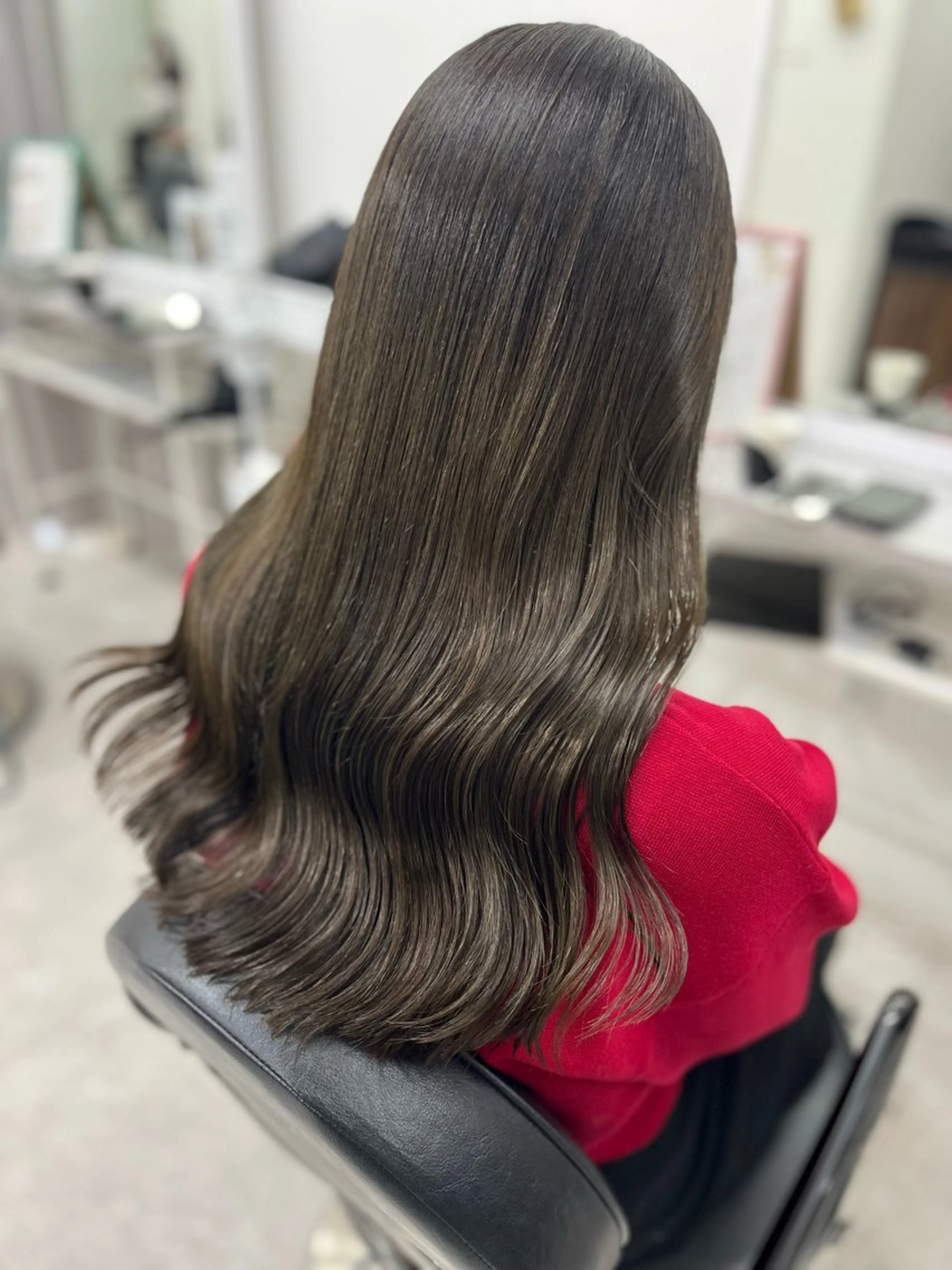 ロング カラー ベージュカラー ブリーチ オリーブベージュ 🫧ぷる艶カラー🫧 Yuubi🦩のヘアスタイル