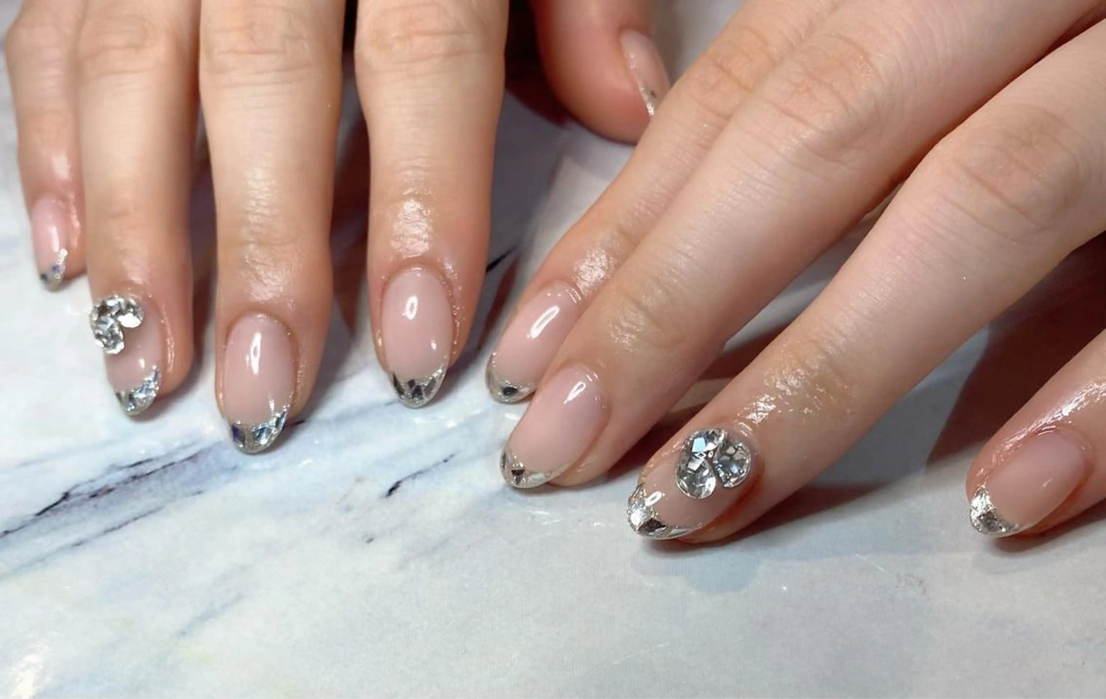 ネイル フレンチネイル ガラスフレンチ ストーンネイル ハンドネイル Lino+ ネイル&よもぎ蒸しのネイルデザイン