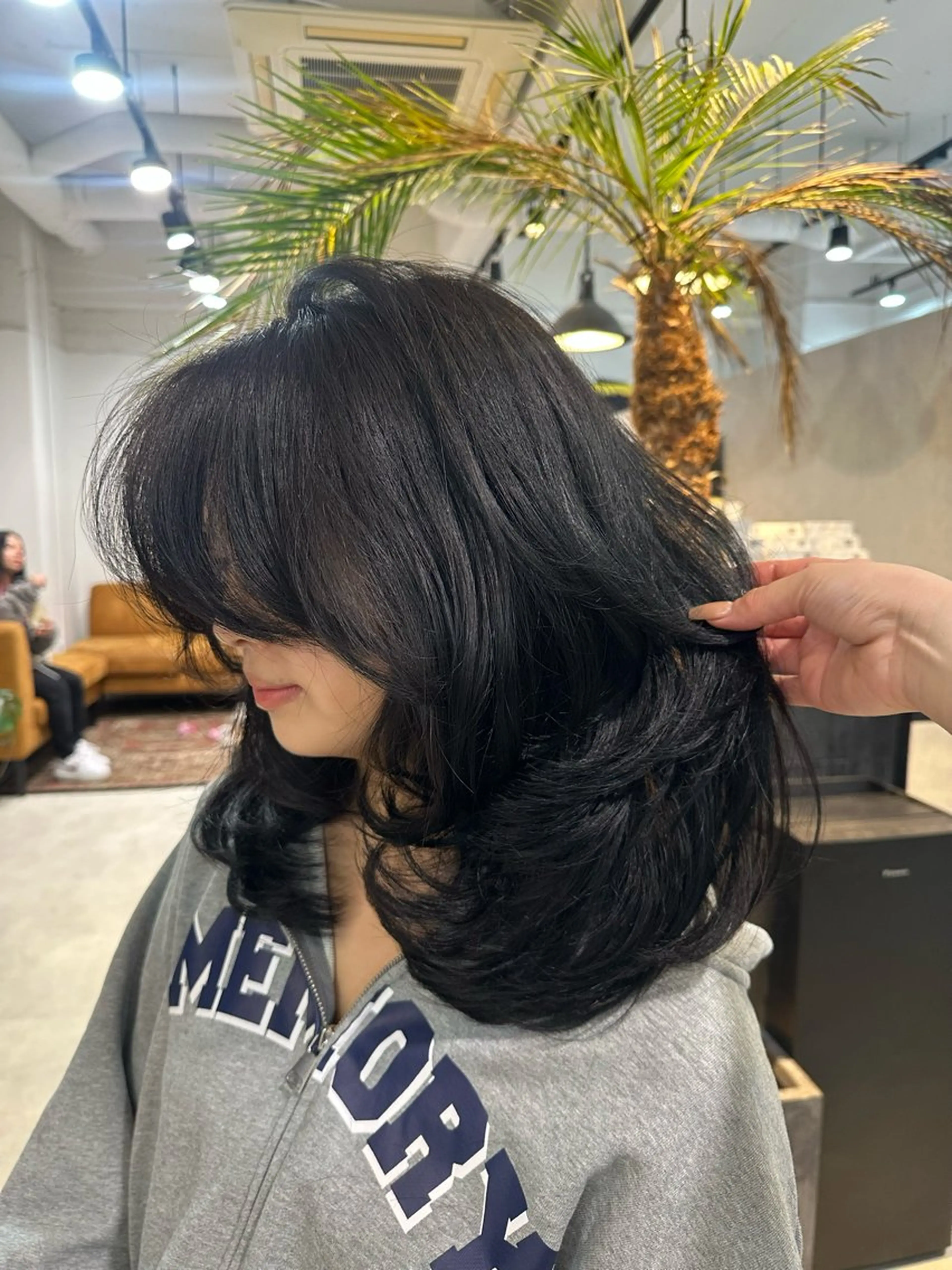 ミディアム 足立 采弥のヘアスタイル