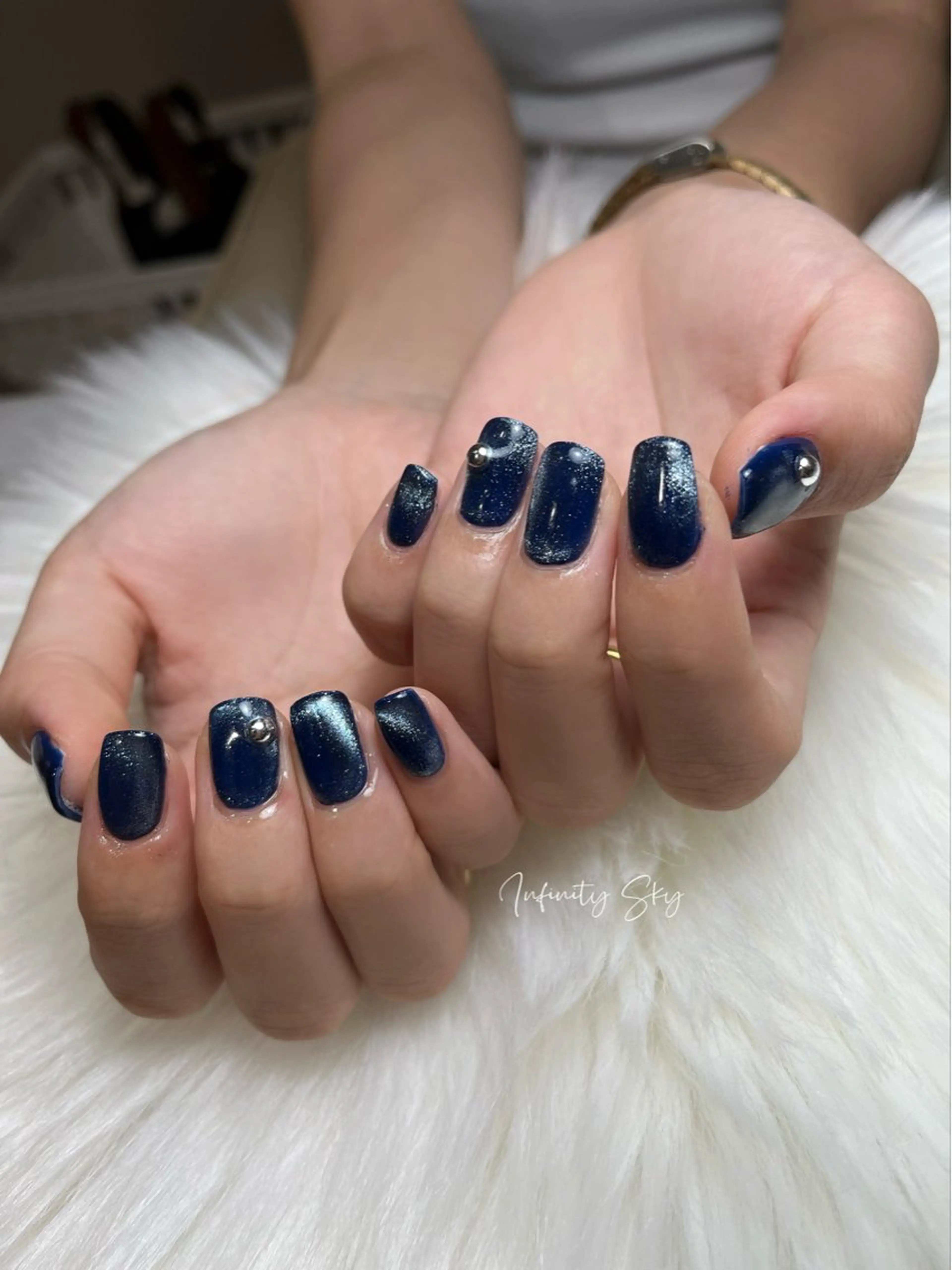 ネイル マグネットネイル ネイビー infinity skyのネイルデザイン