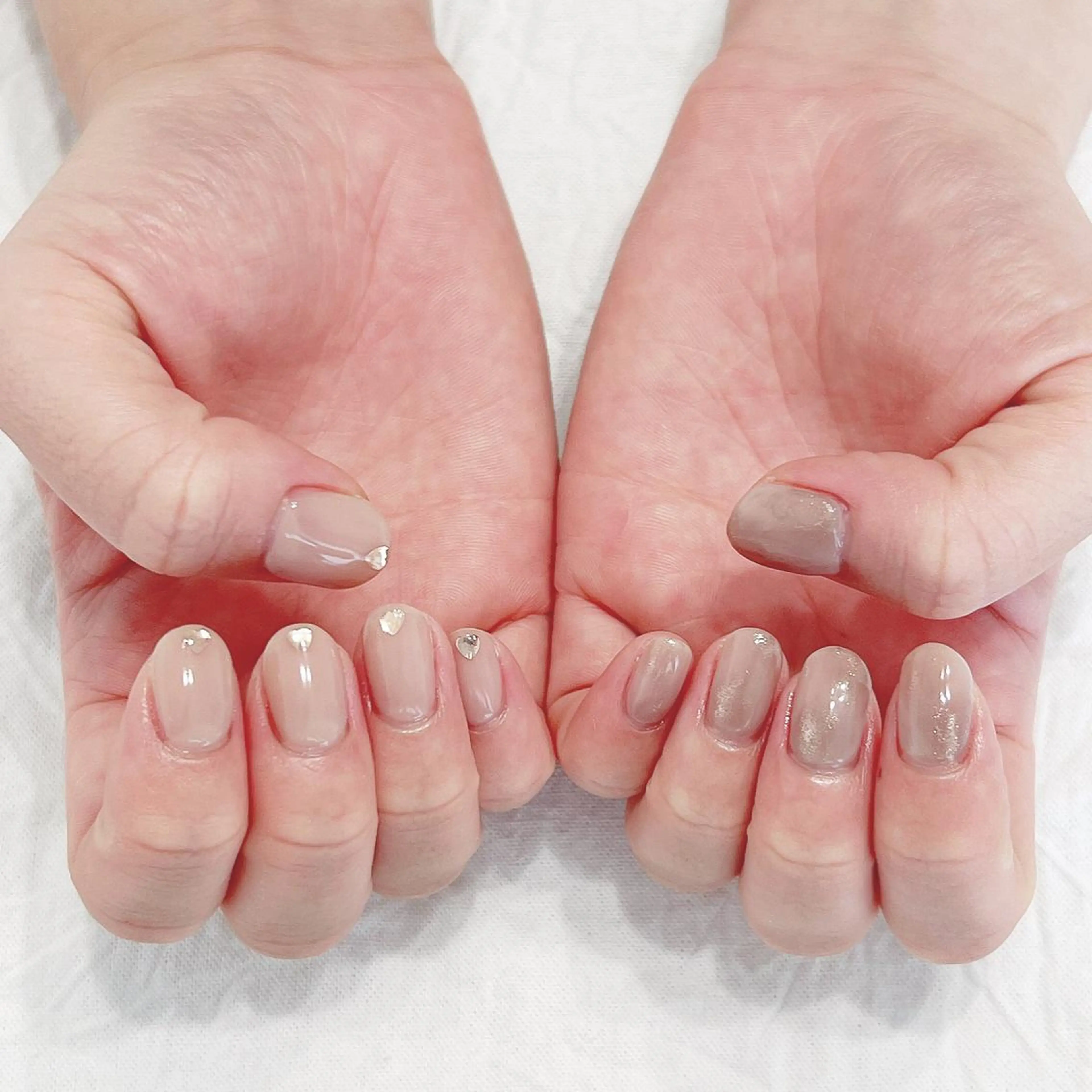 ネイル ブラウン ゴールド ハート シンプルネイル ハンドネイル peaberry nailのネイルデザイン