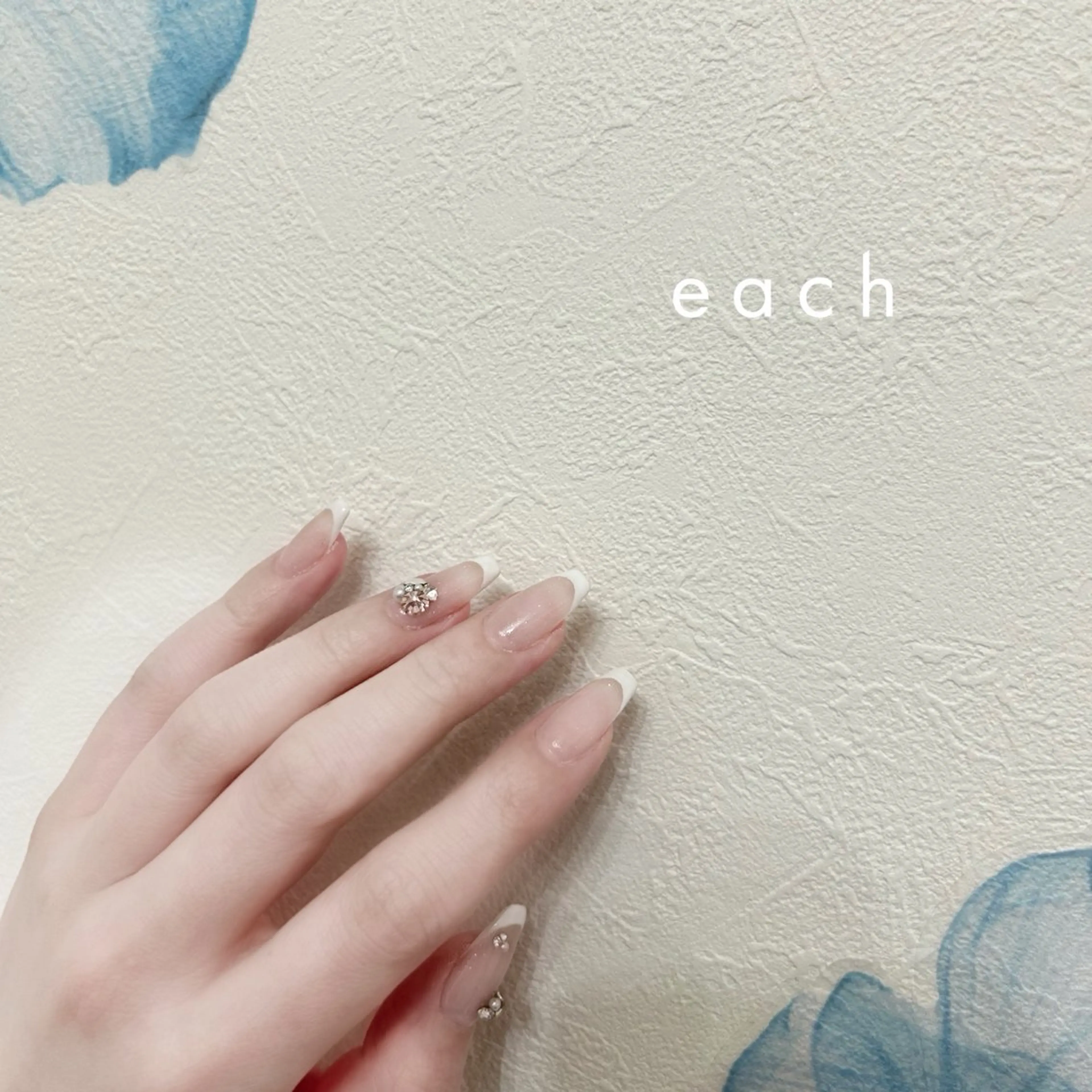 ネイル フレンチネイル ホワイト 𝒆𝒂𝒄𝒉 kanako 🕊のネイルデザイン