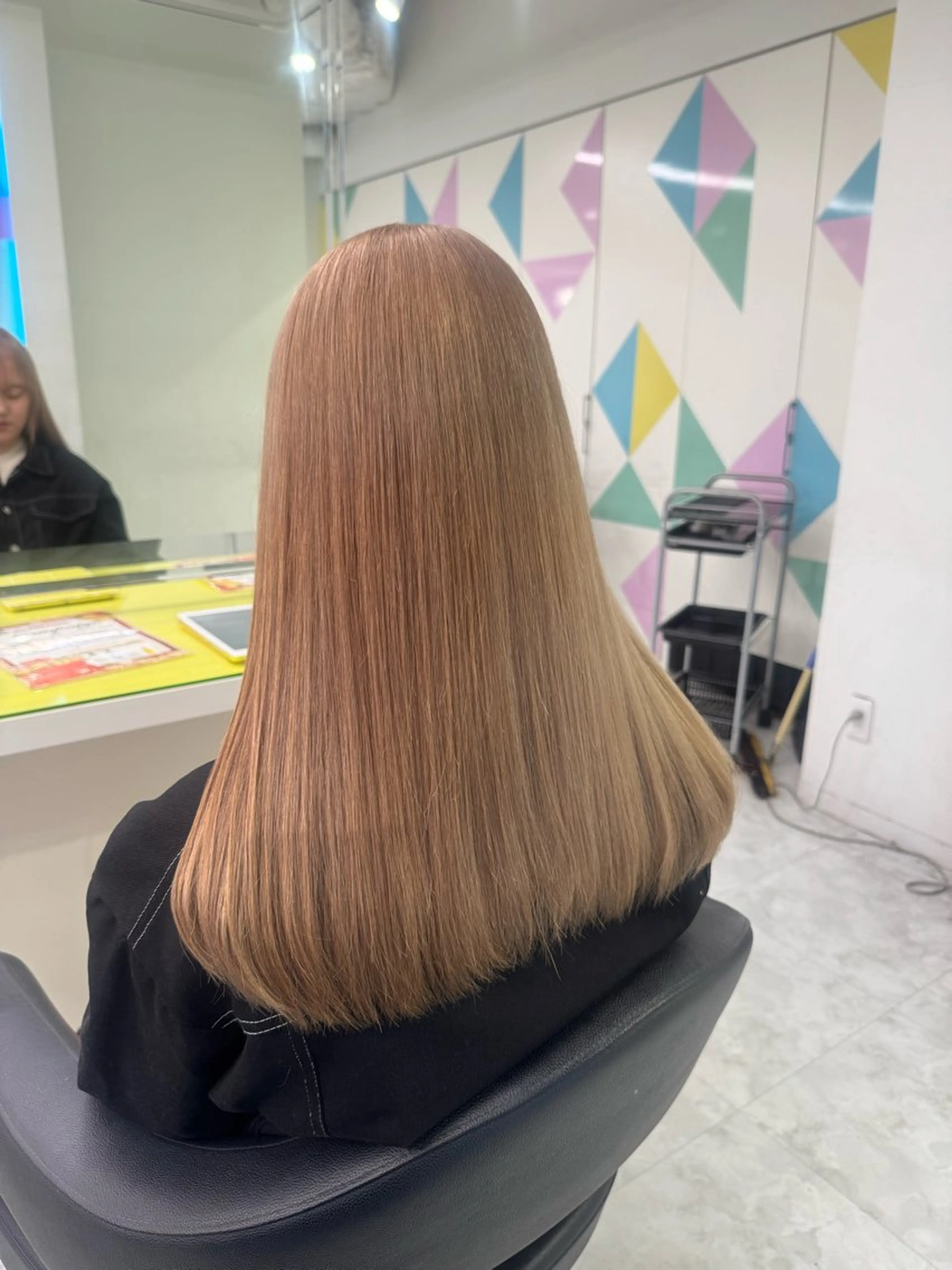 セミロング カラー ヘアカラー ダメージレスハイ トーン💖kanonのヘアスタイル