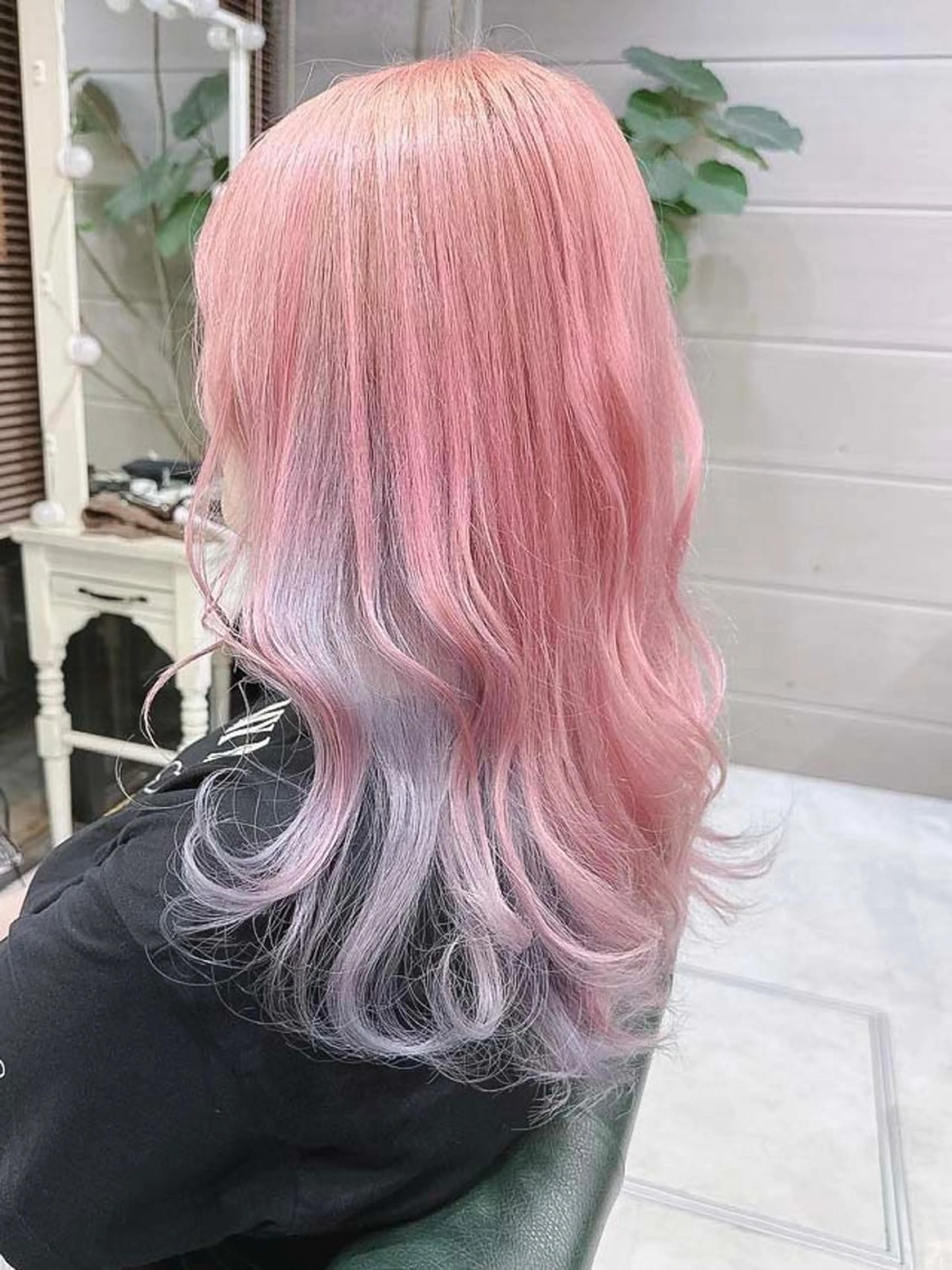 ロング カラー ヘアアレンジ ブリーチ ケアブリーチ 透明感カラー デザインカラー ハイトーンカラー 𝐑𝐈𝐍𝐊𝐀 🐷🖤のヘアスタイル