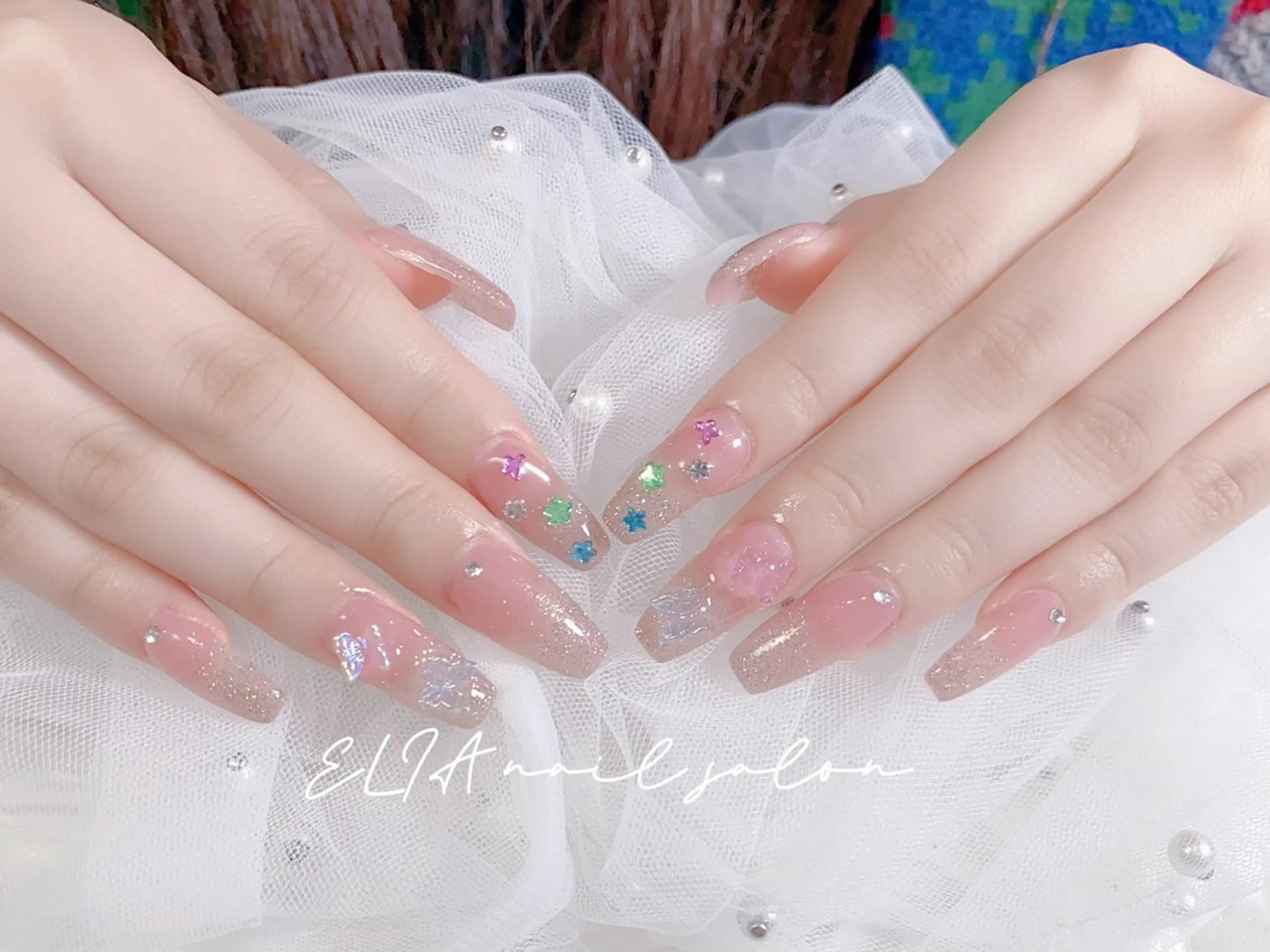 ネイル チークネイル 長さ出し グラデーション ラメ(グリッター) ラメグラデーション cici nailのネイルデザイン