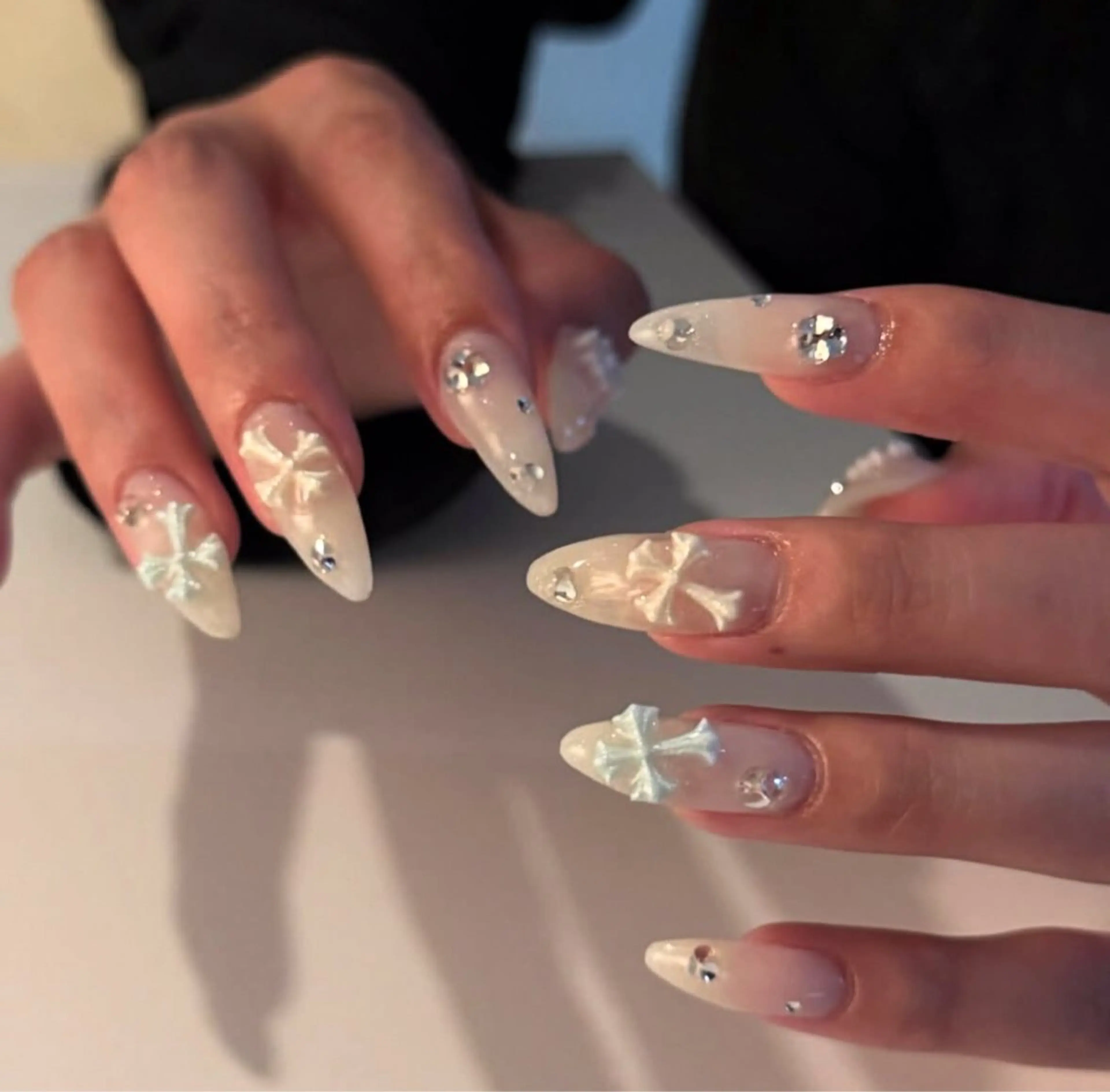 ネイル 長さ出し グラデーション キラキラネイル 韓国ネイル ラメ(グリッター) ハンドネイル ハンドケア Chisa Nail Studio所属・チ サのネイルデザイン