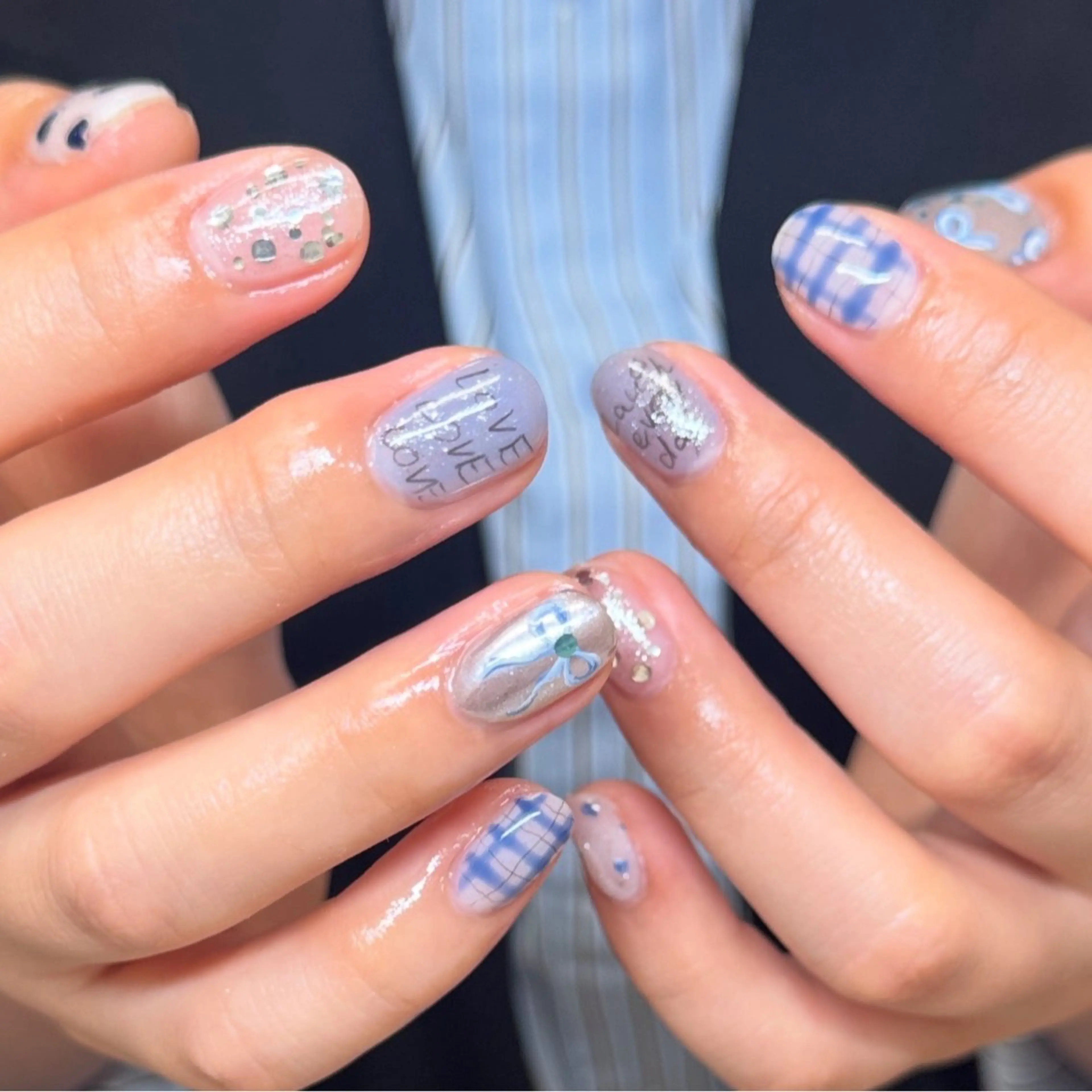 ネイル アートネイル ジェルネイル 氷ネイル・うるうるネイル キラキラネイル ニュアンスネイル オフのみ(ネイル) Pins16所属・Hi-Ko 🍒のネイルデザイン