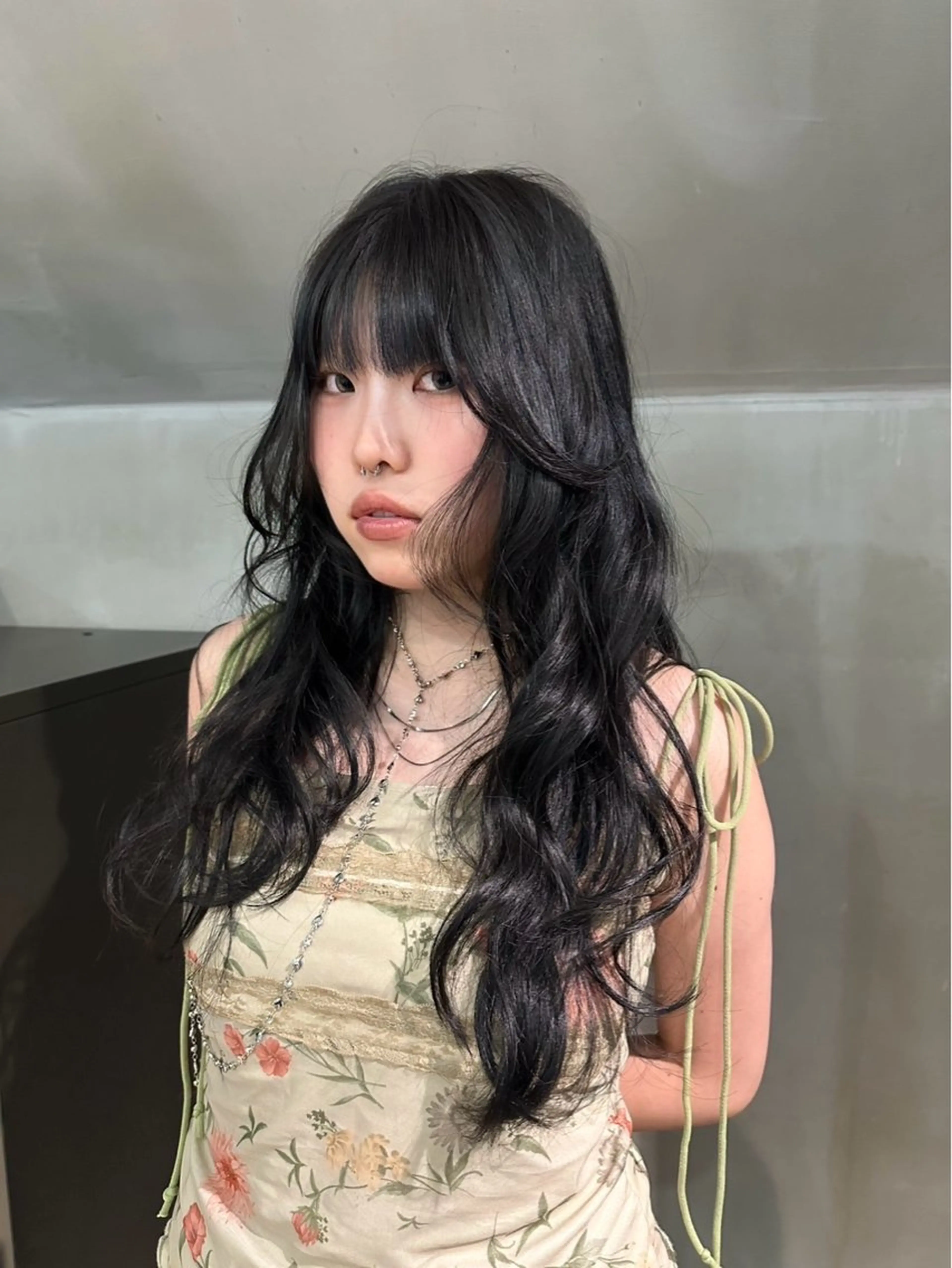 ロング カラー アッシュ アッシュグレー 透明感カラー aina🐱 カラー/ストレートのヘアスタイル