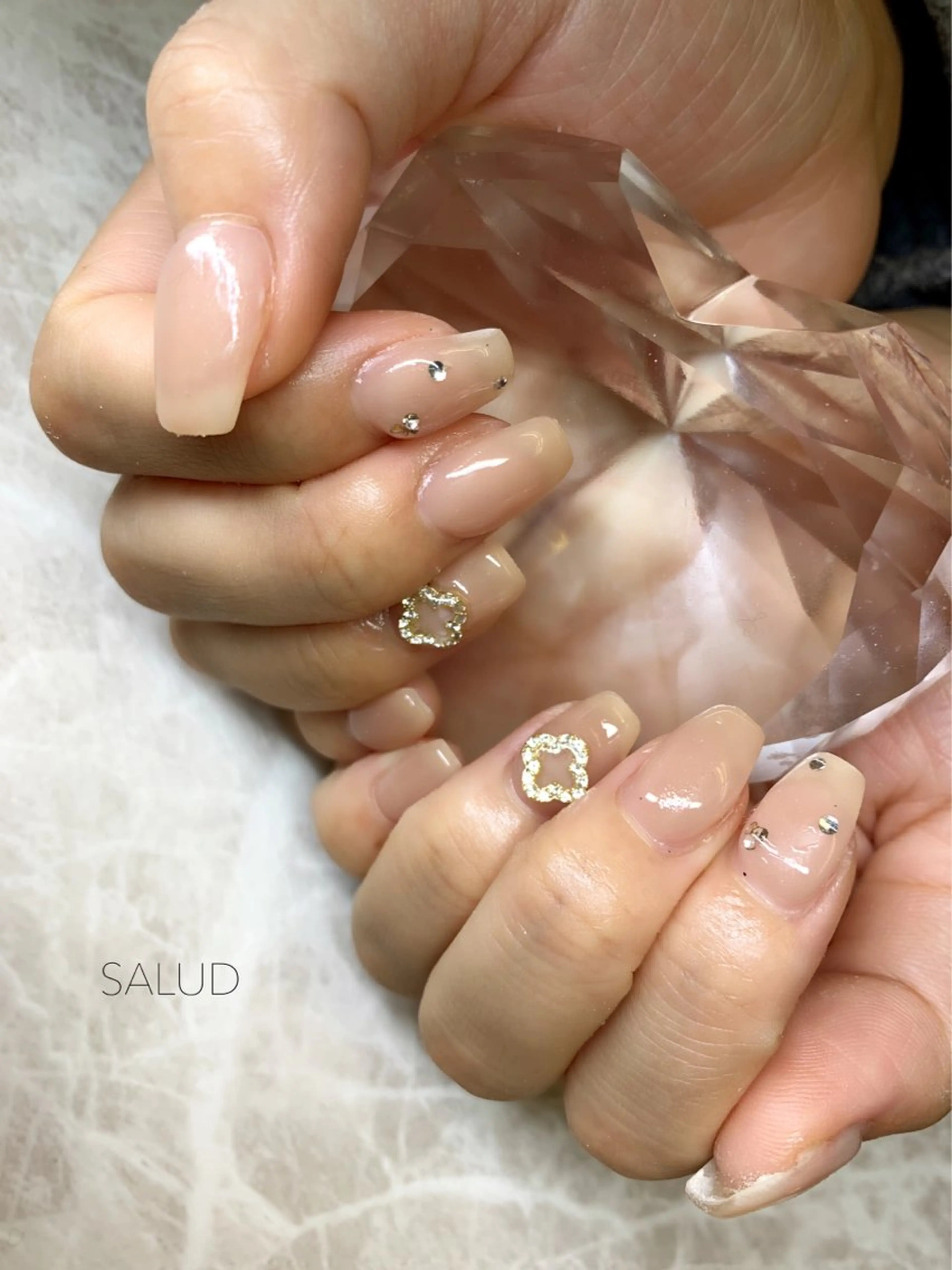 ネイル ストーンネイル ハンドネイル Nail Salon SALUDのネイルデザイン
