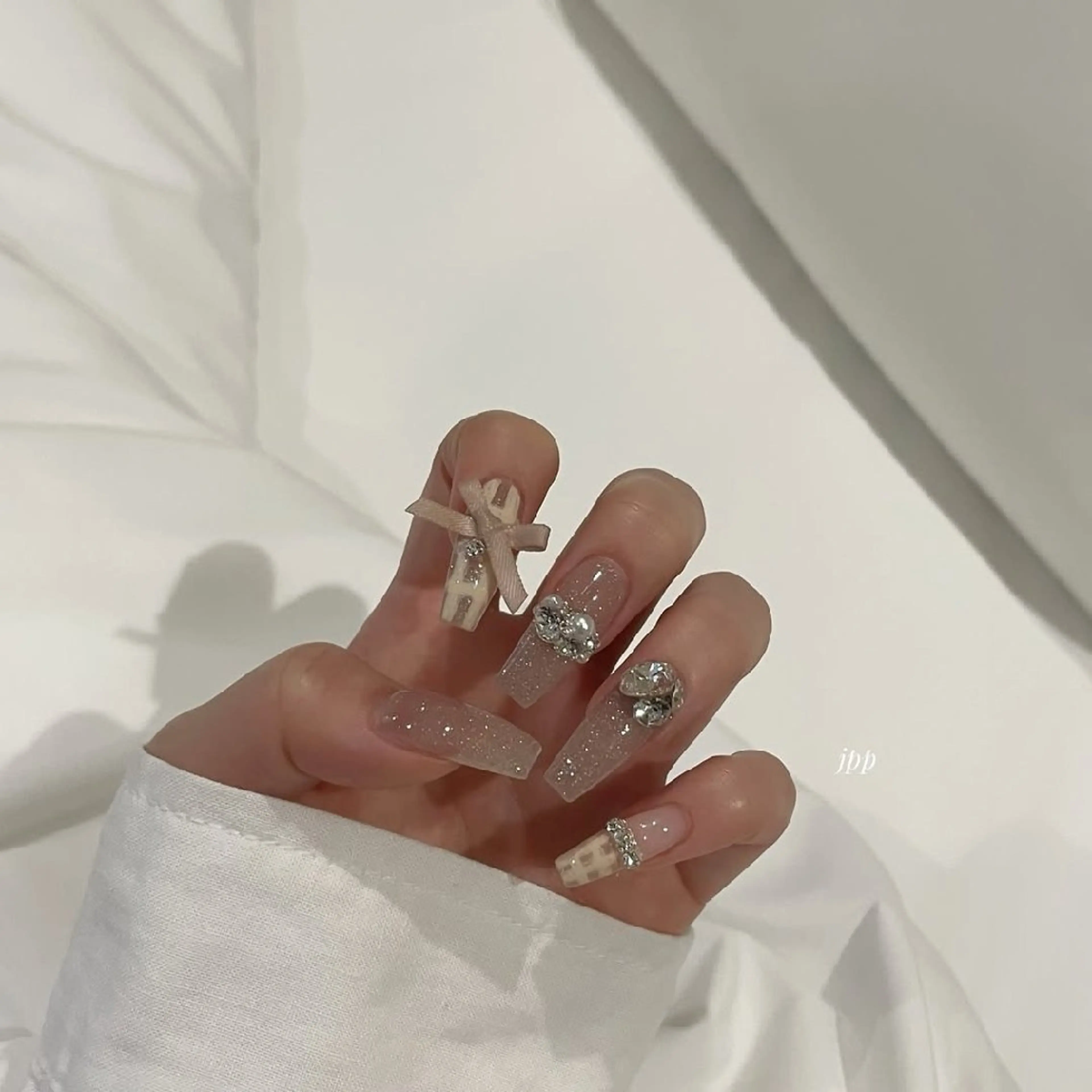 ネイル チークネイル フレンチネイル ジェルネイル ガラスフレンチ キラキラネイル ハンドネイル UM Nail Salonのネイルデザイン