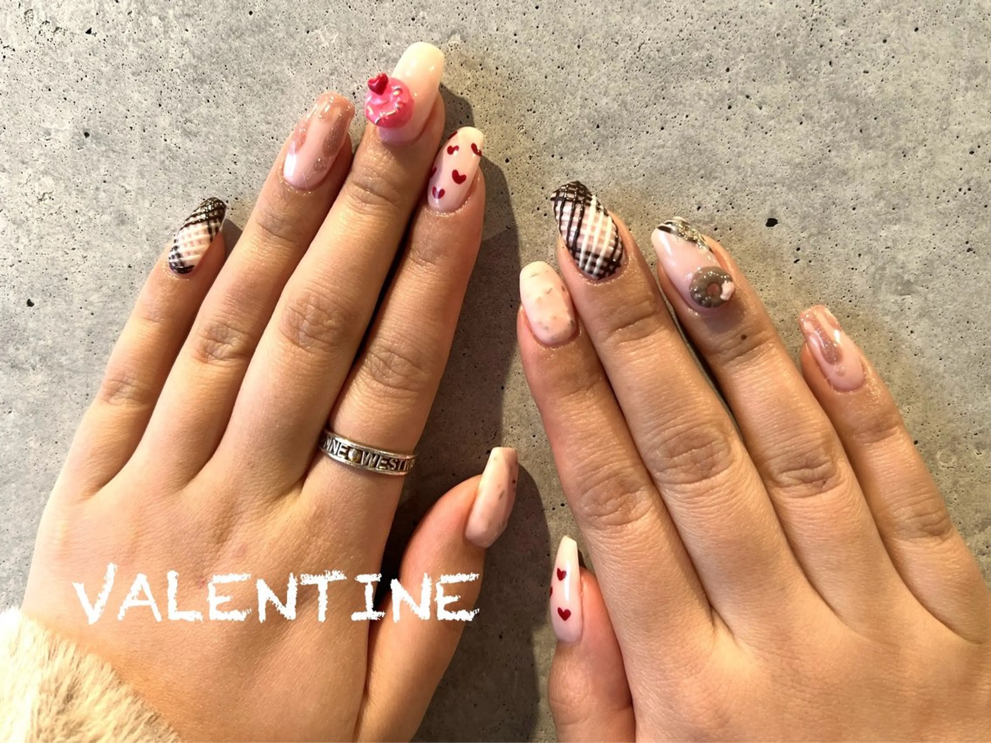 セミロング 韓国風ヘア 渋谷　Laugh 8301のネイルデザイン