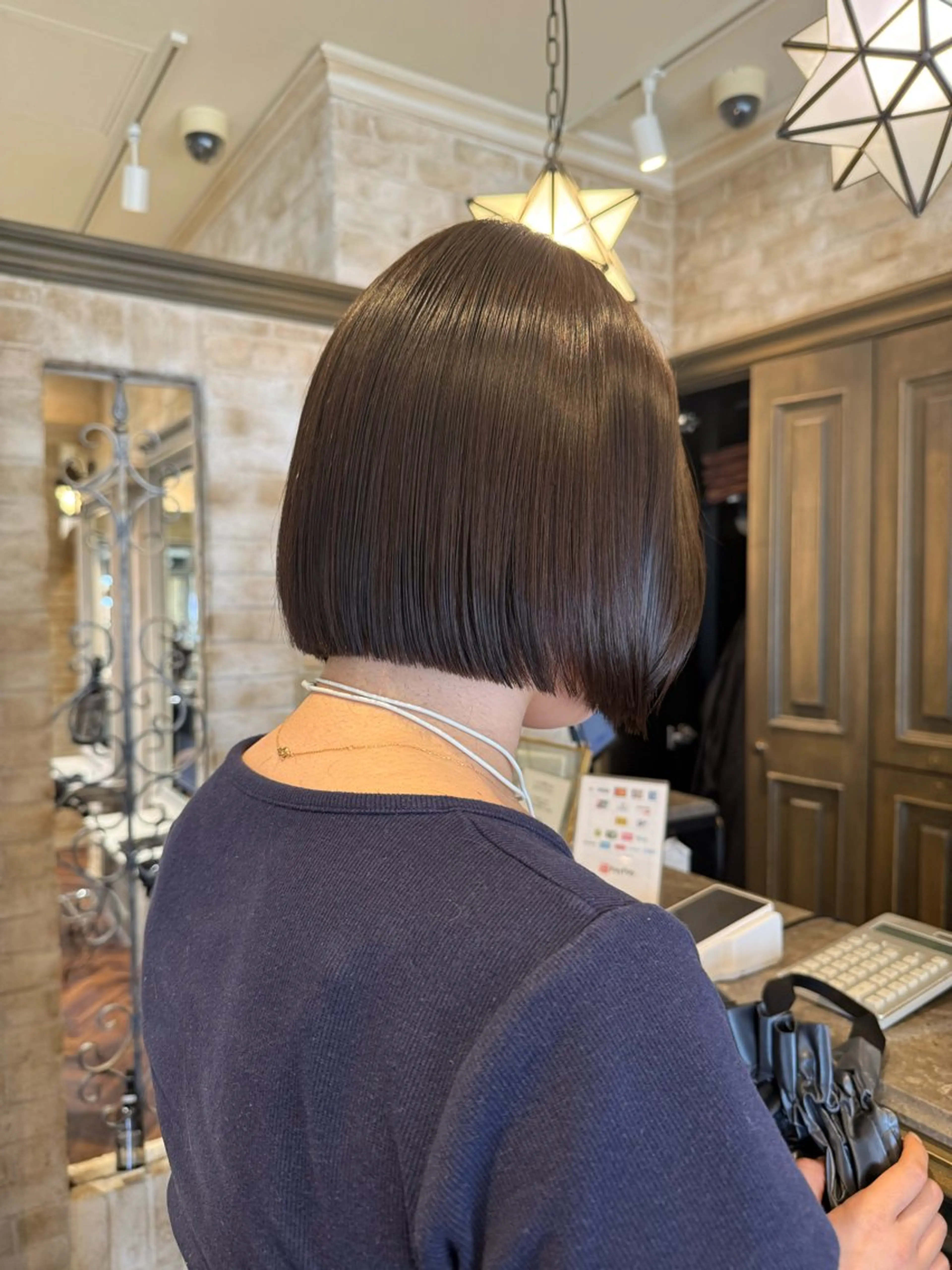 ショート チョコレートブラウン ボブ カット ヘアカラー A M Iのヘアスタイル