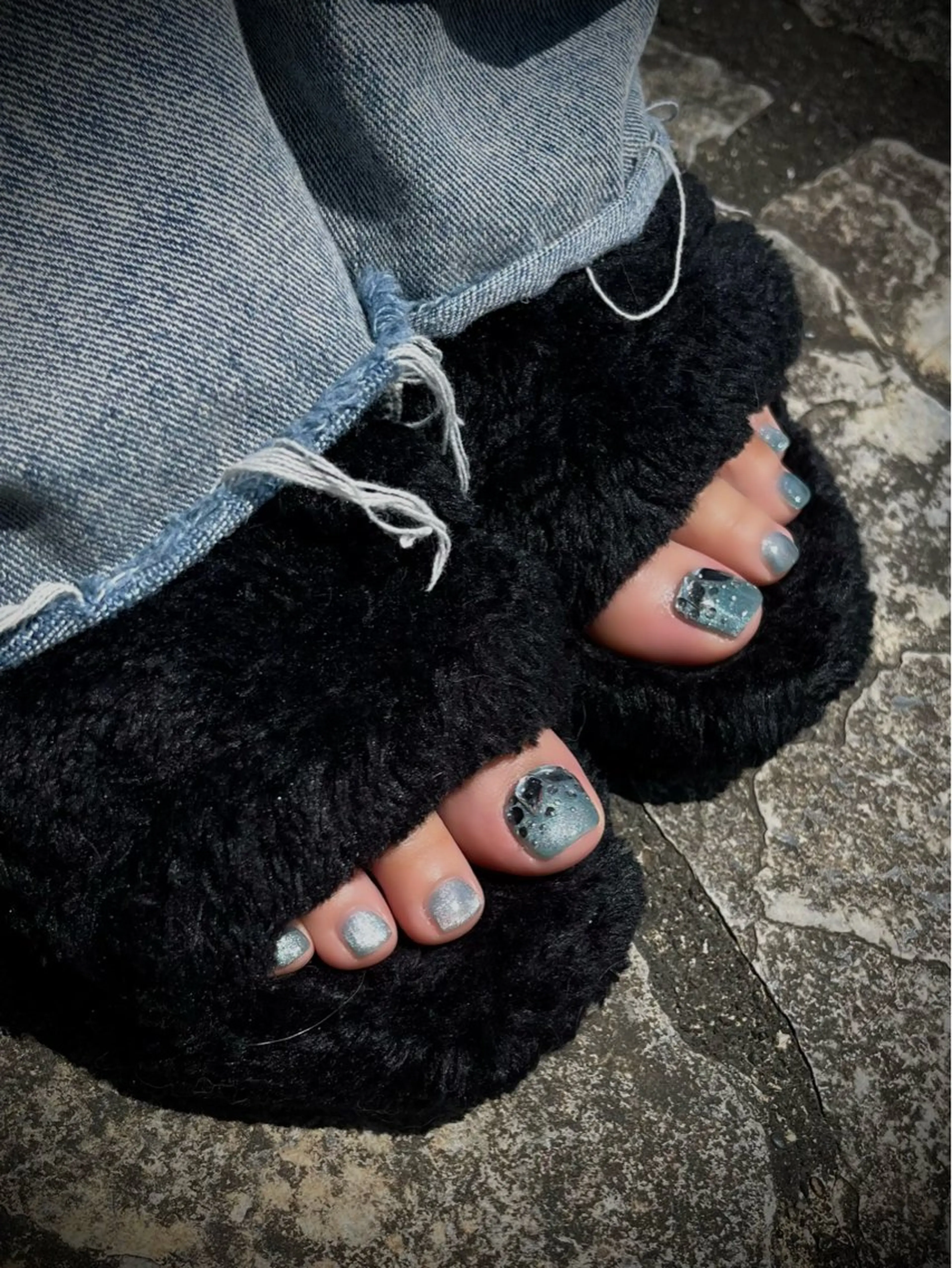 ネイル フットネイル キラキラネイル マグネットネイル ワンカラーネイル スカルプネイル nine.🦋 YUKOのネイルデザイン