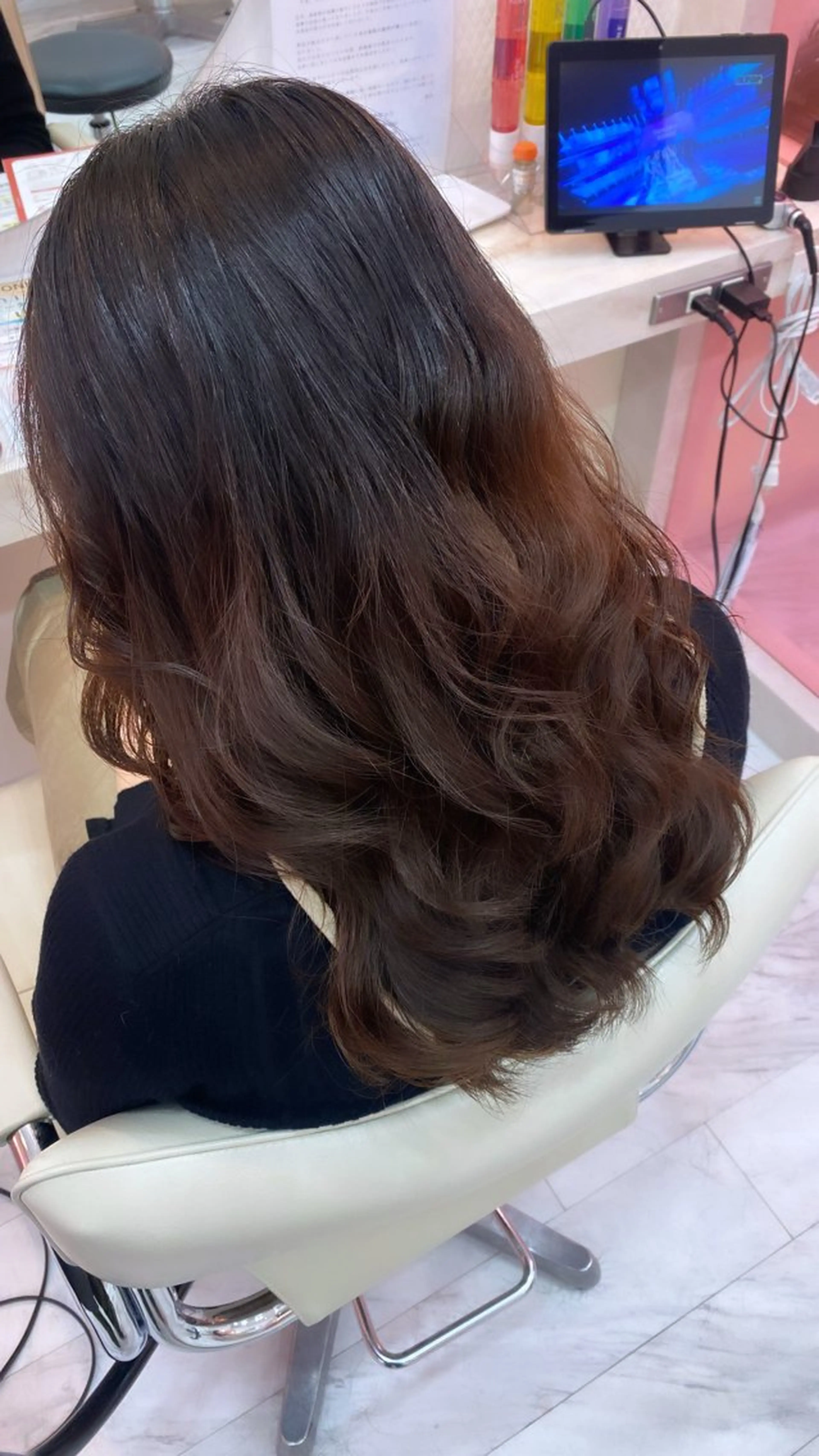 セミロング セミロングパーマ レイヤーカット カット パーマ トリートメント 本間 しゅうまのヘアスタイル