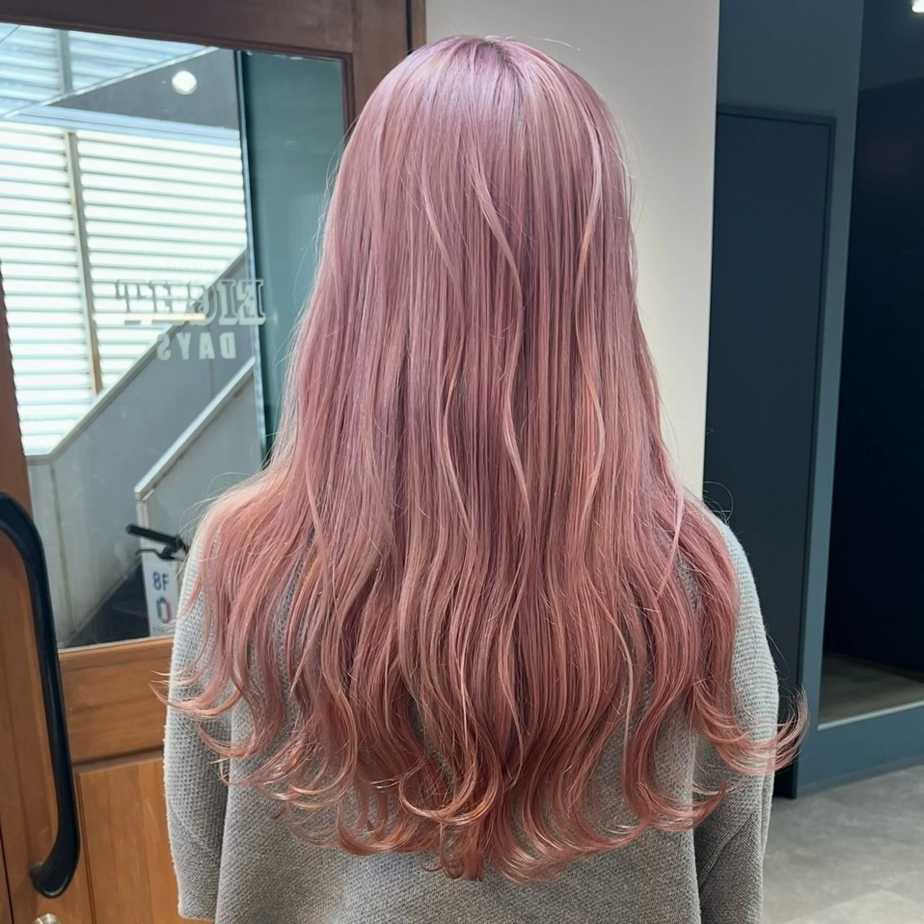 ロング カラー カット ヘアカラー 山口 摩七斗のヘアスタイル