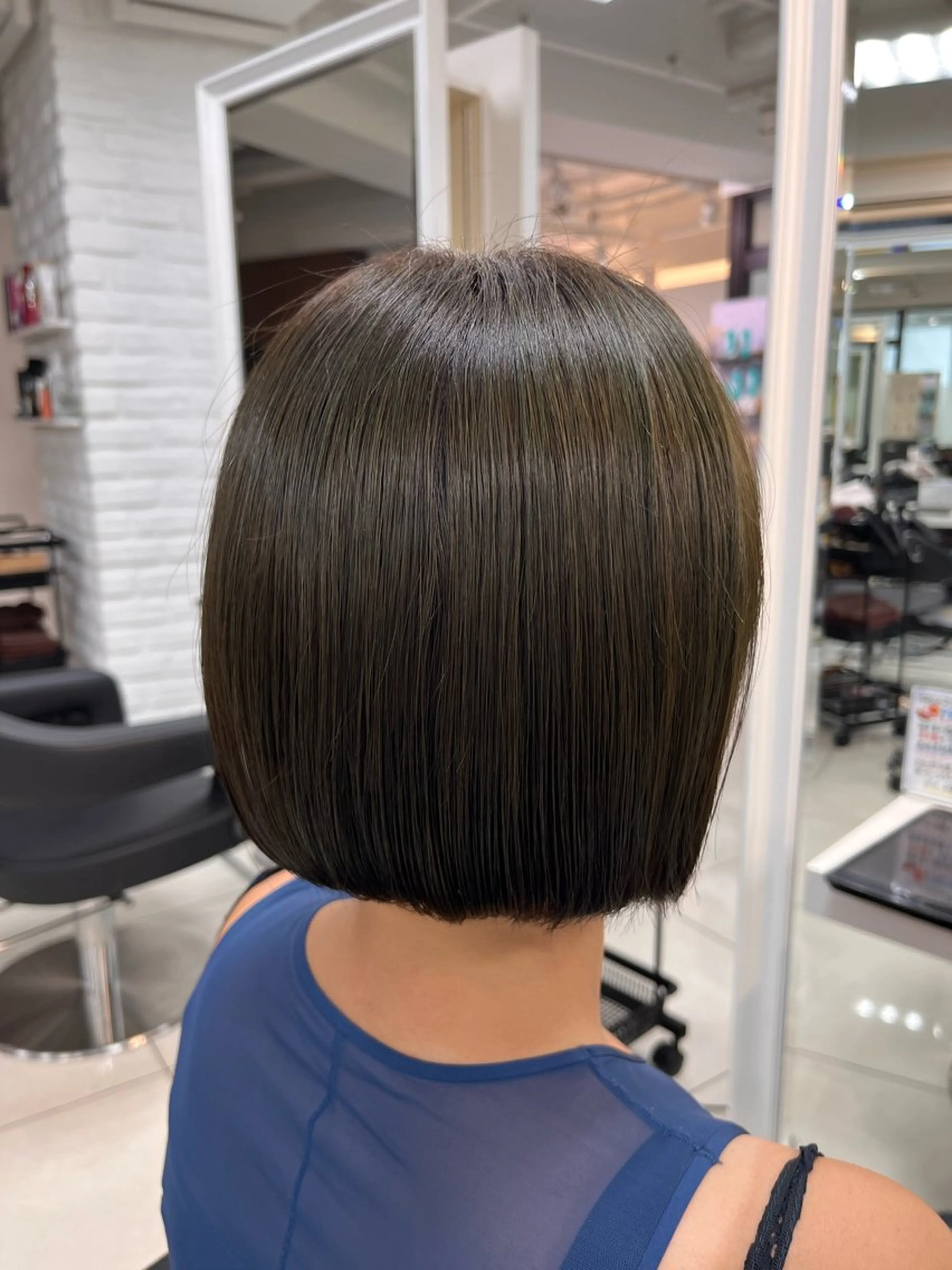 ショート カラー ベージュカラー ブリーチ ダブルカラー ブリーチなしカラー オリーブベージュ カット ヘアカラー トリートメント 【センターパート/ マッシュ】ryokaのヘアスタイル