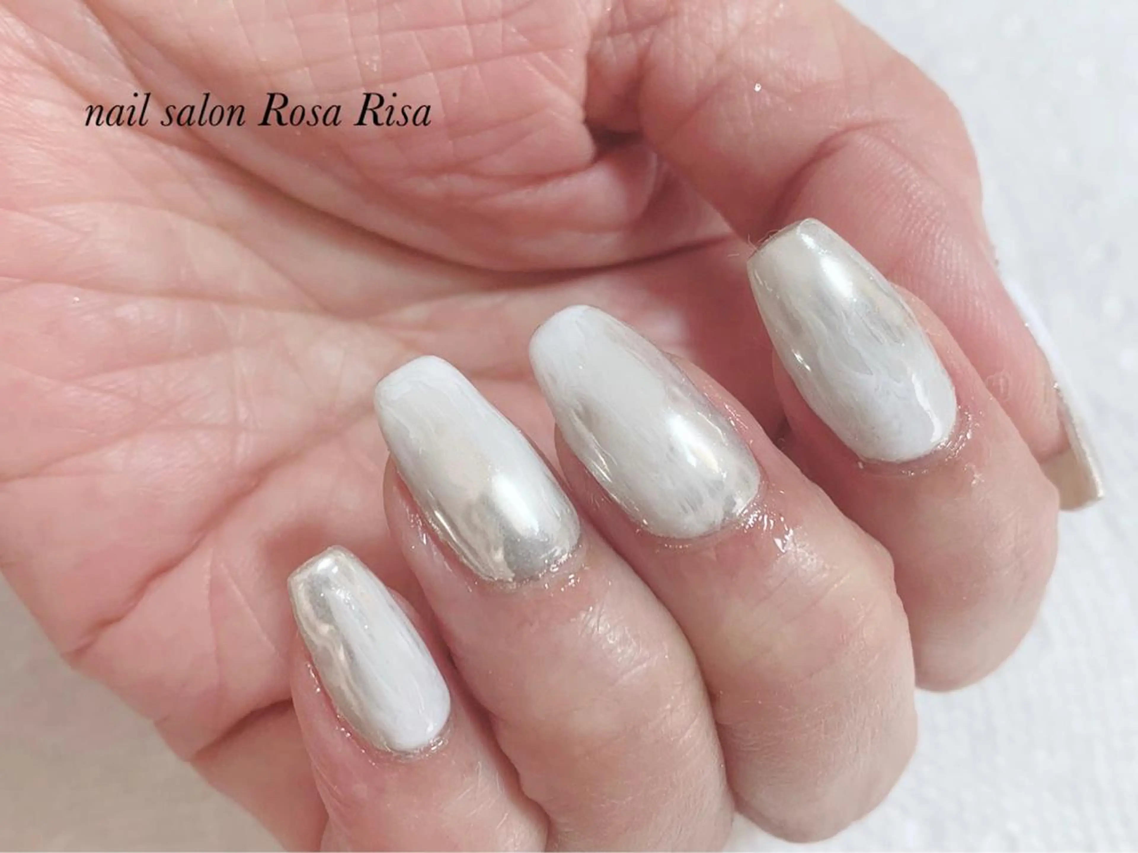 ミディアム ネイル ミラーネイル ハンドネイル ネイルスタジオ シェイクユアハンズのネイルデザイン