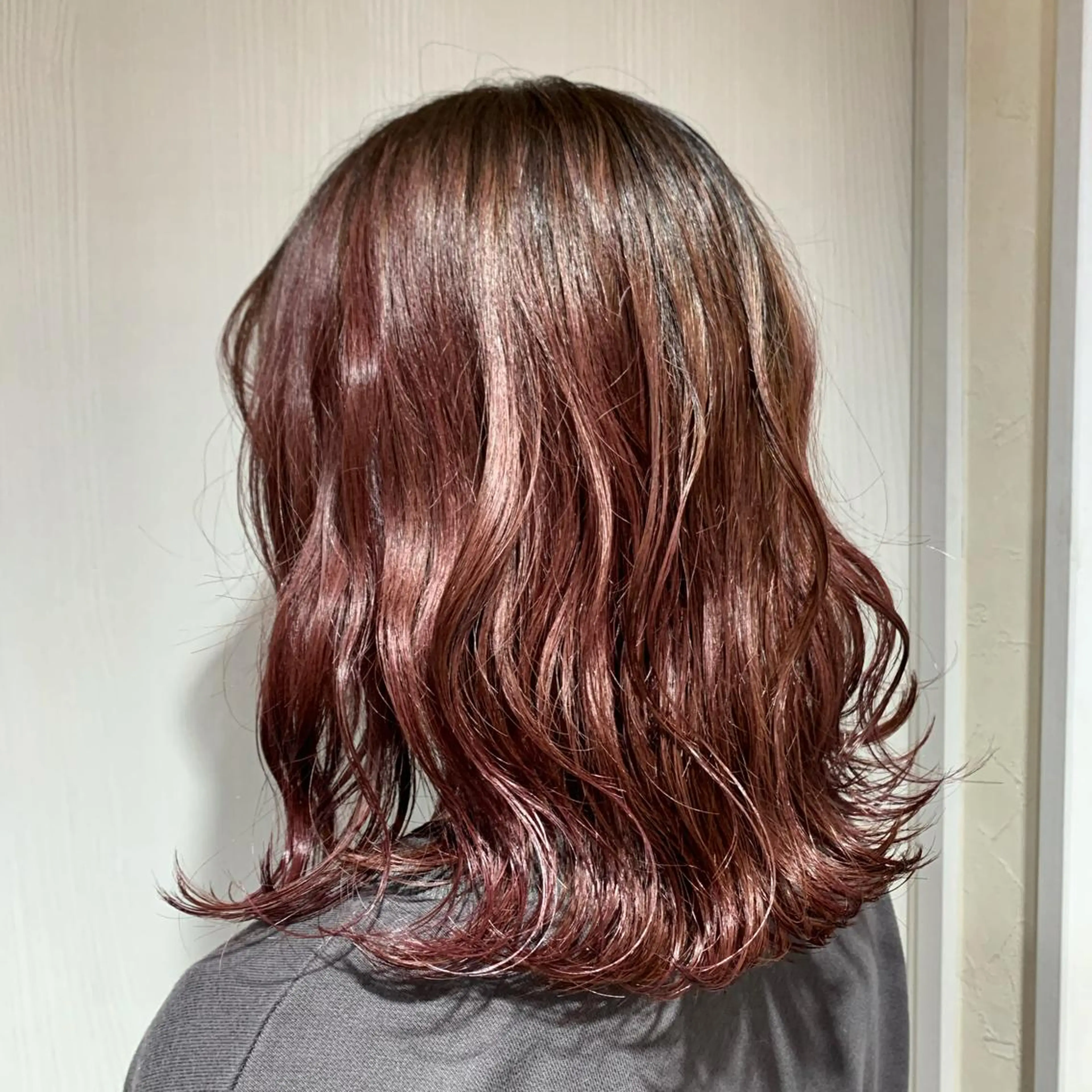 セミロング カラー パーマ 美髪矯正/ハイトーン 🪸🩰ヒナコのヘアスタイル