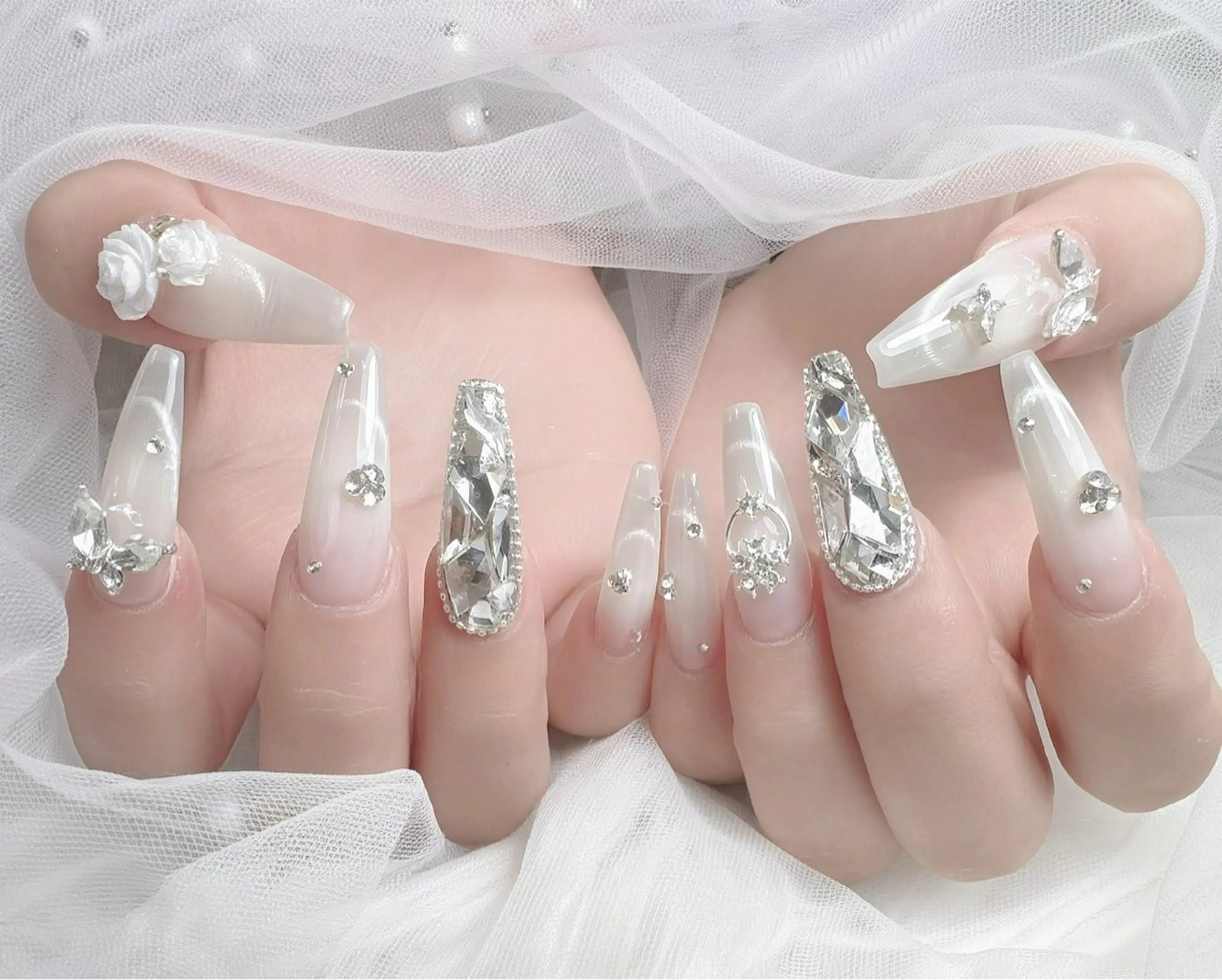 ネイル キラキラネイル マグネットネイル 春ネイル ワンホンネイル ハンドネイル ハンドケア Gote Kawa nail salonのネイルデザイン