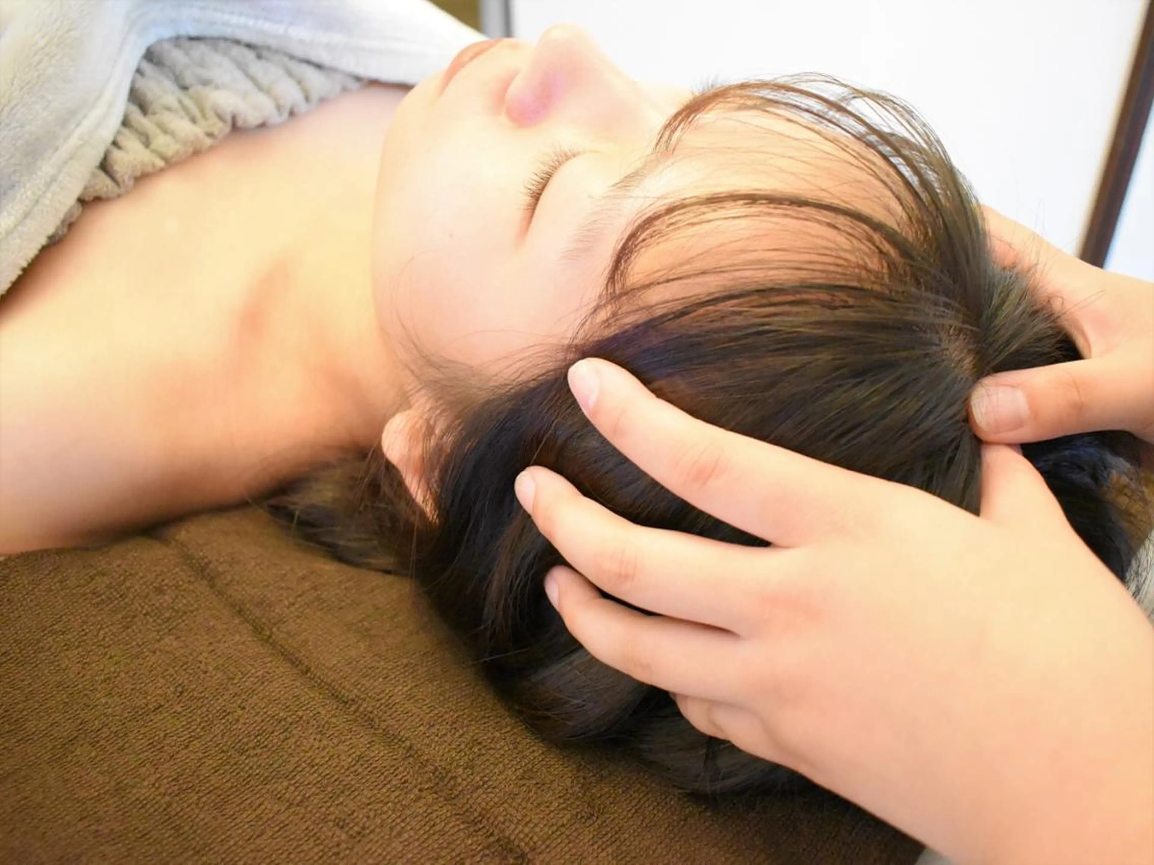 【当店小顔スペシャルコース】最新マシン＋EMS＋本格頭蓋骨調整🌟￥25000→￥11000の写真