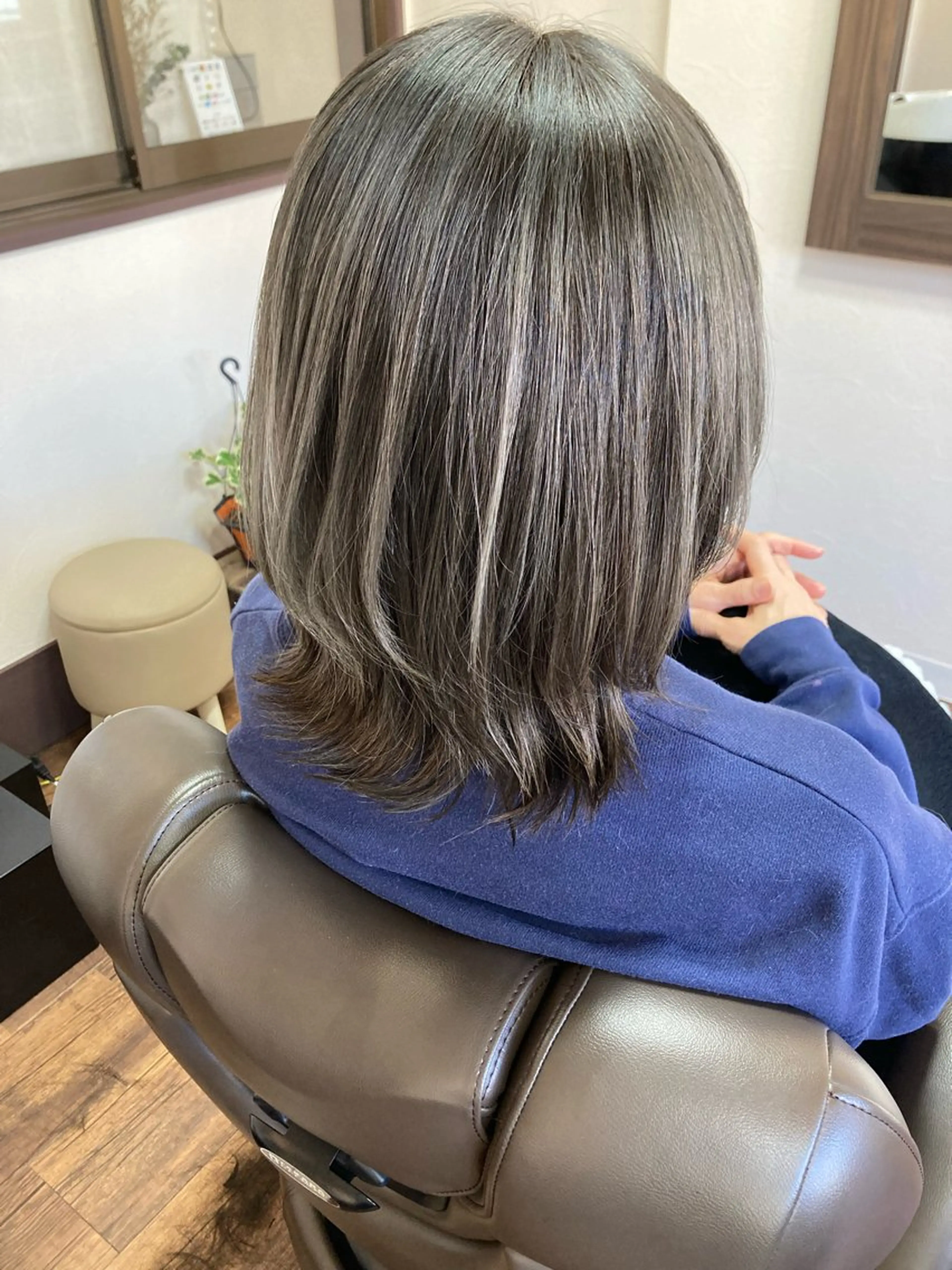 ミディアム JIU所属・池岡 洋子のヘアスタイル