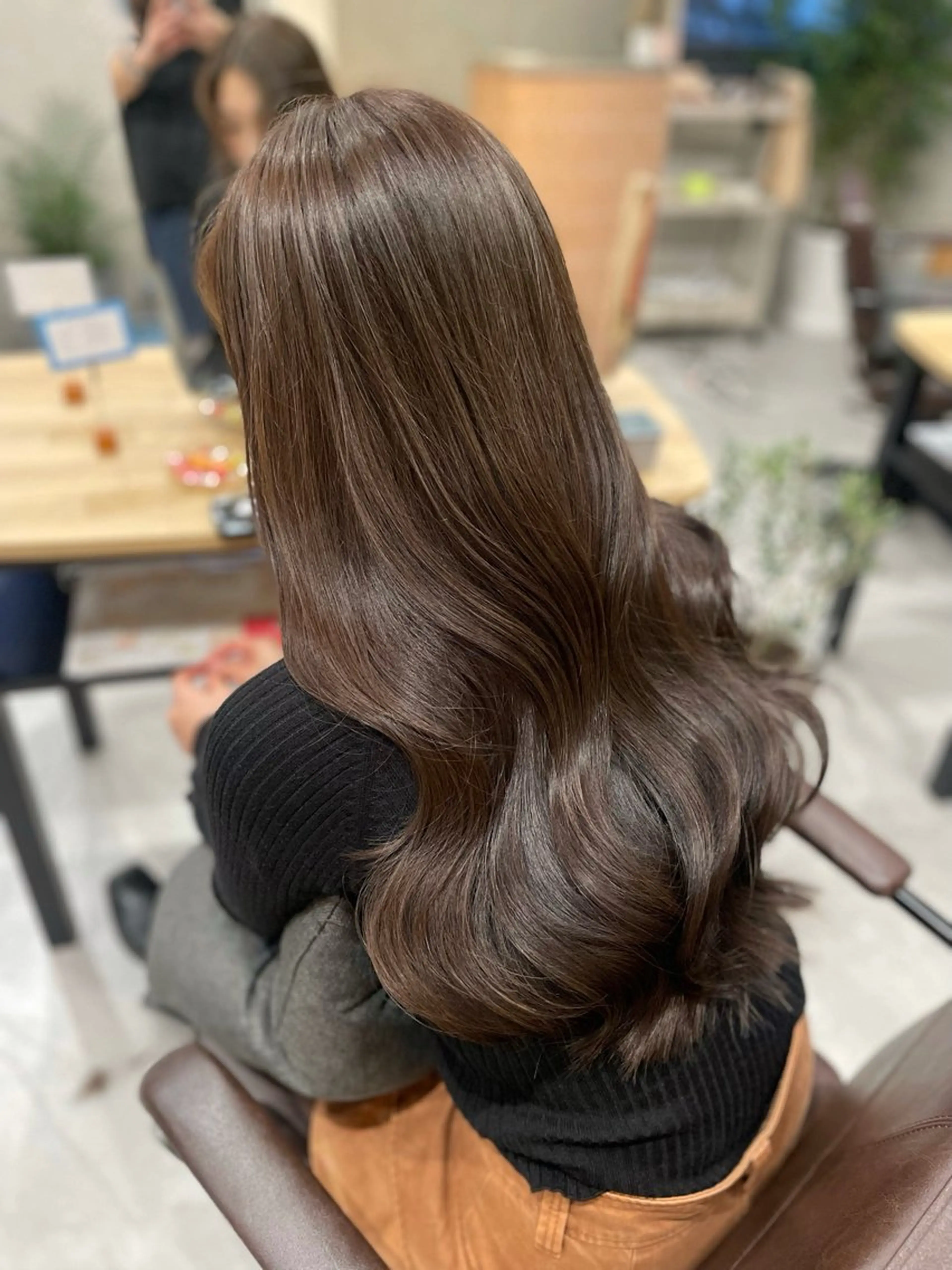 ロング チョコレートブラウン カット ヘアカラー トリートメント アキ/梅田/顔まわり /レイヤーカット/のヘアスタイル