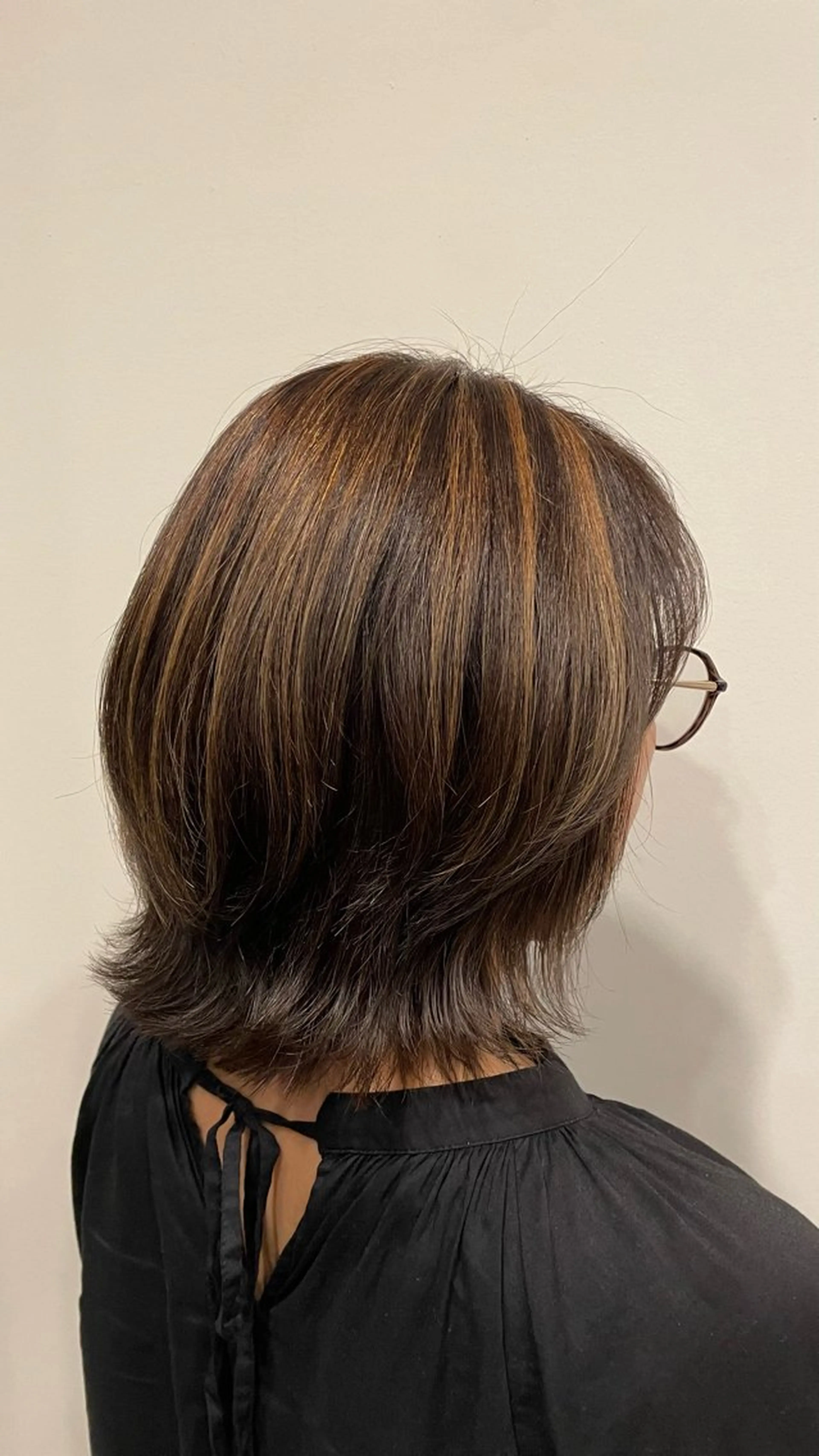 セミロング カラー ブリーチ ハイライトカラー ハイライト ヤスダ ホノカのヘアスタイル