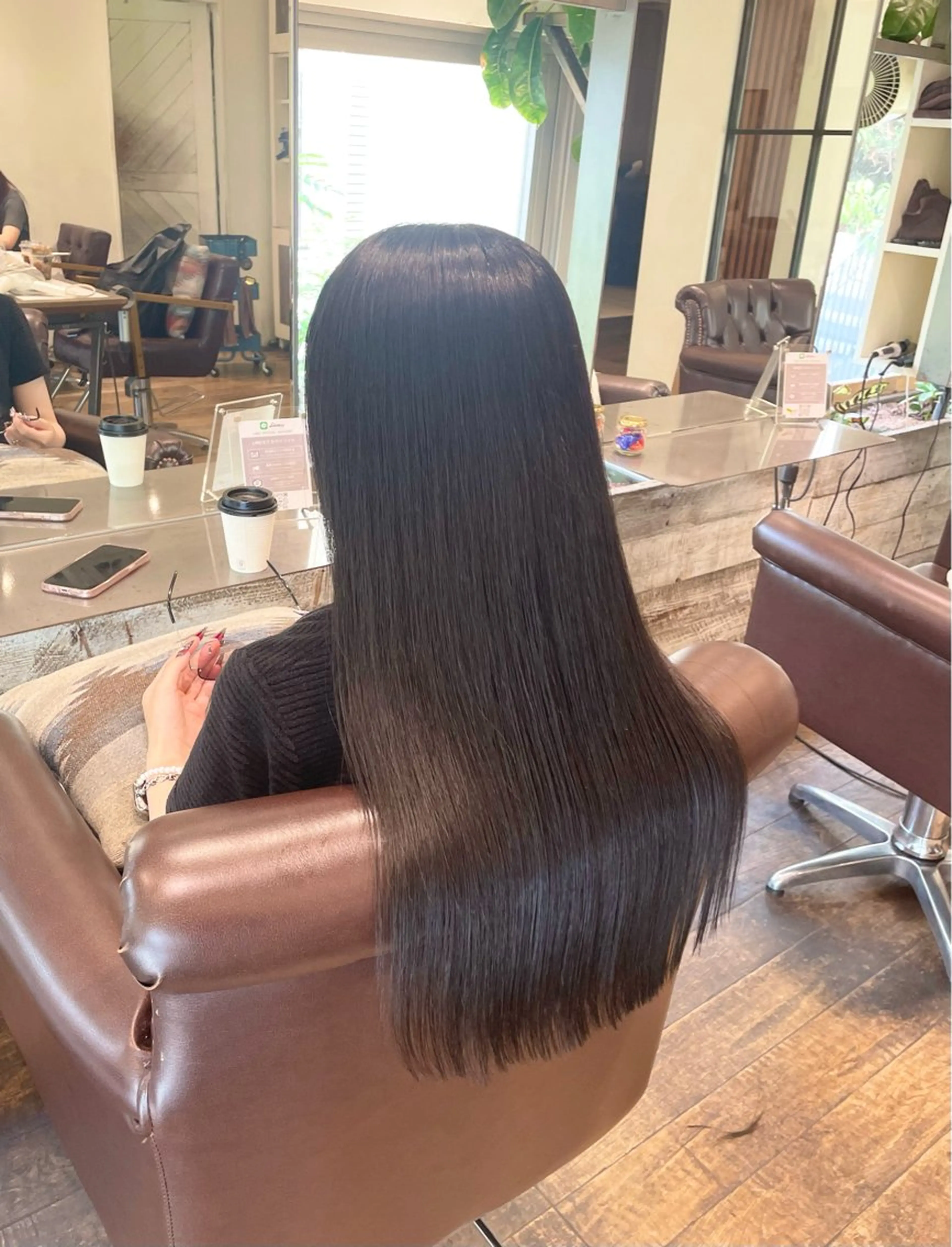 セミロング カラー パーマ 髪質改善 酸性ストレート ストレートパーマ 縮毛矯正 森山 陽菜のヘアスタイル