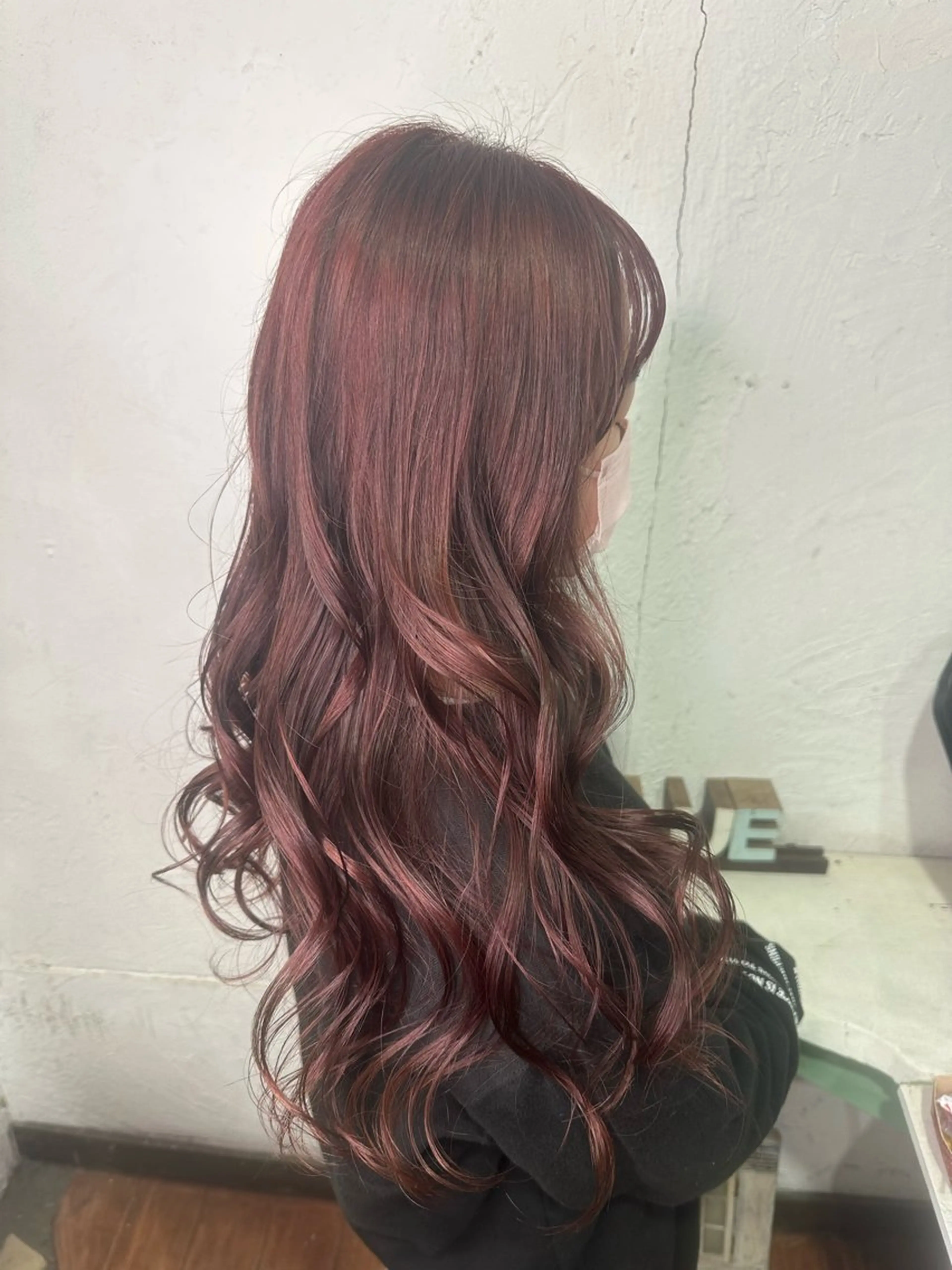 カラー indigo blue所属・indigo/ Minamiのヘアスタイル