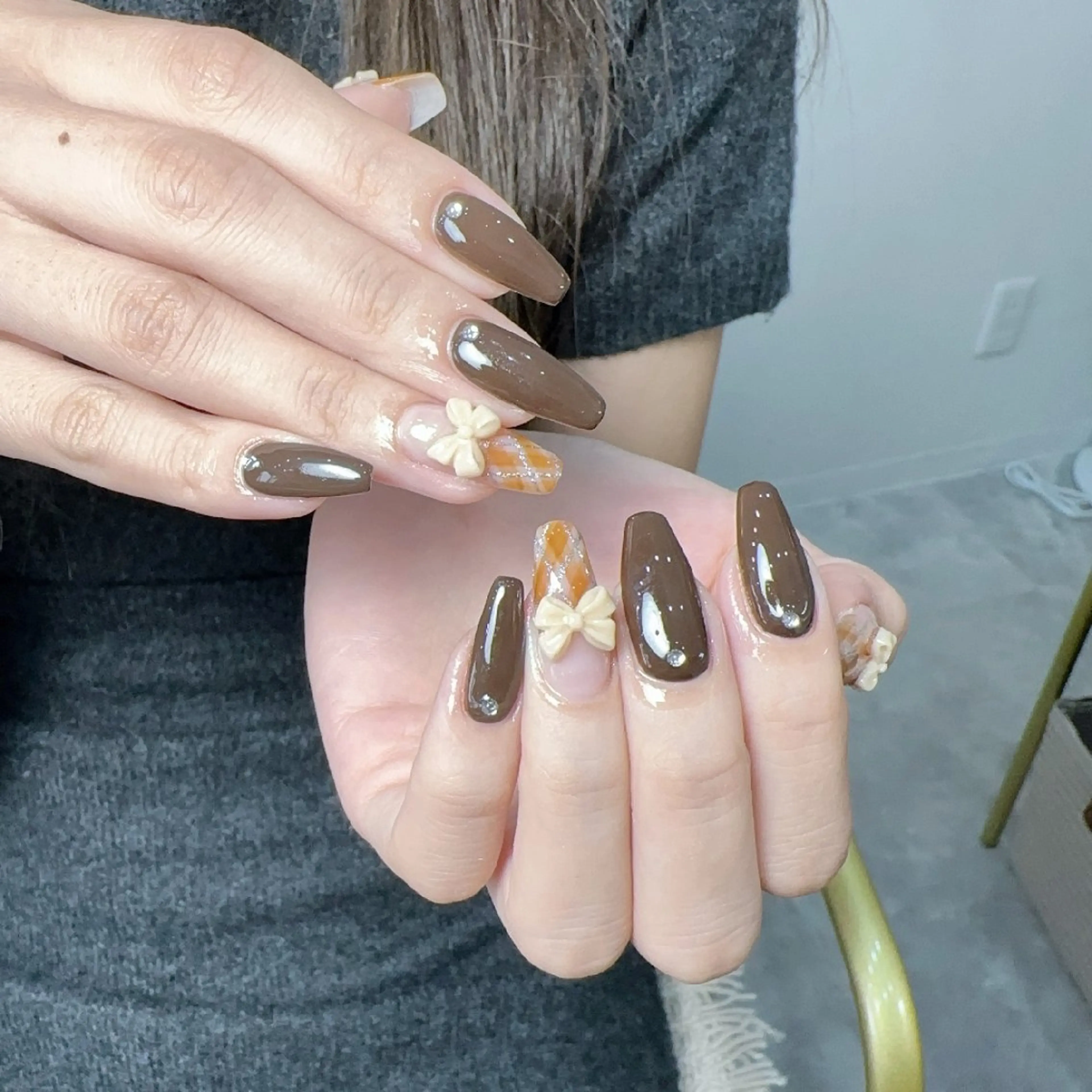 ネイル チークネイル 長さ出し フレンチネイル ジェルネイル キラキラネイル ハンドネイル UM Nail Salonのネイルデザイン