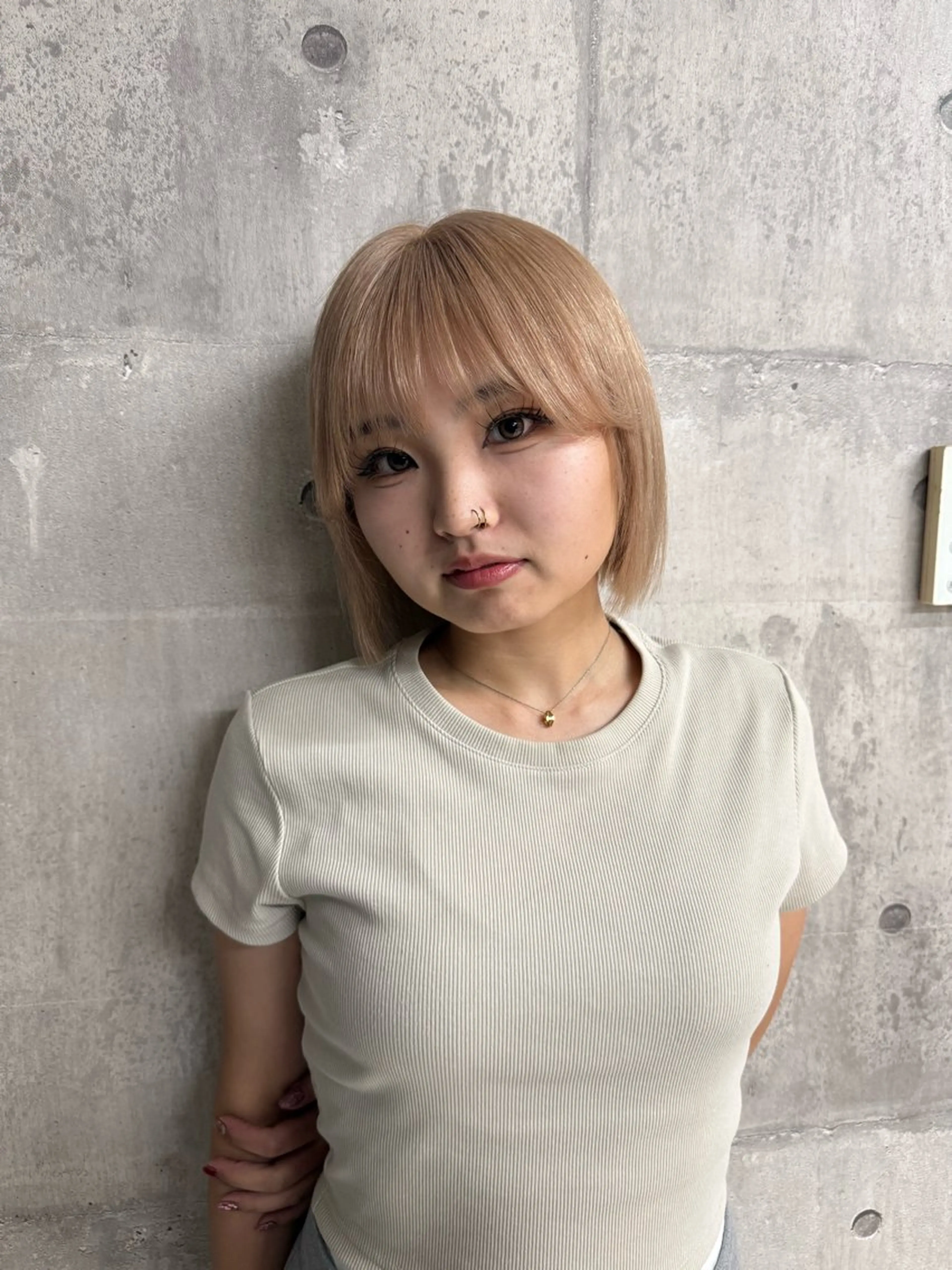 ミディアム カラー ヘアアレンジ ベージュカラー ブリーチ ブロンド ミルクティーベージュ ピンクカラー ヘアカラー 複雑履歴修正/ ハイトーン職人/拓真のヘアスタイル