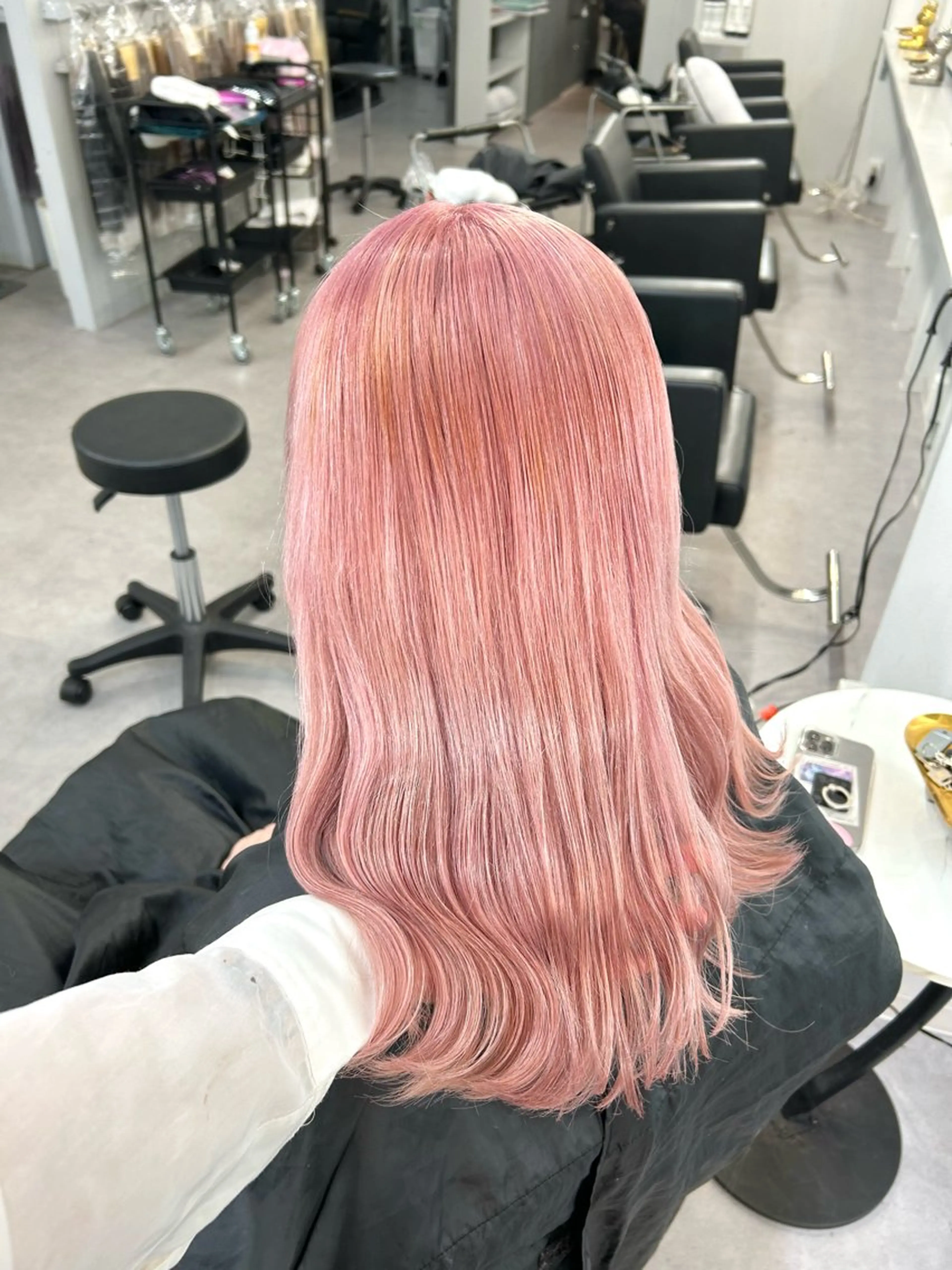 セミロング カラー ピンクカラー Cielro【 シェイロ 】所属・Cielro/ダブル カラー/西田咲希のヘアスタイル