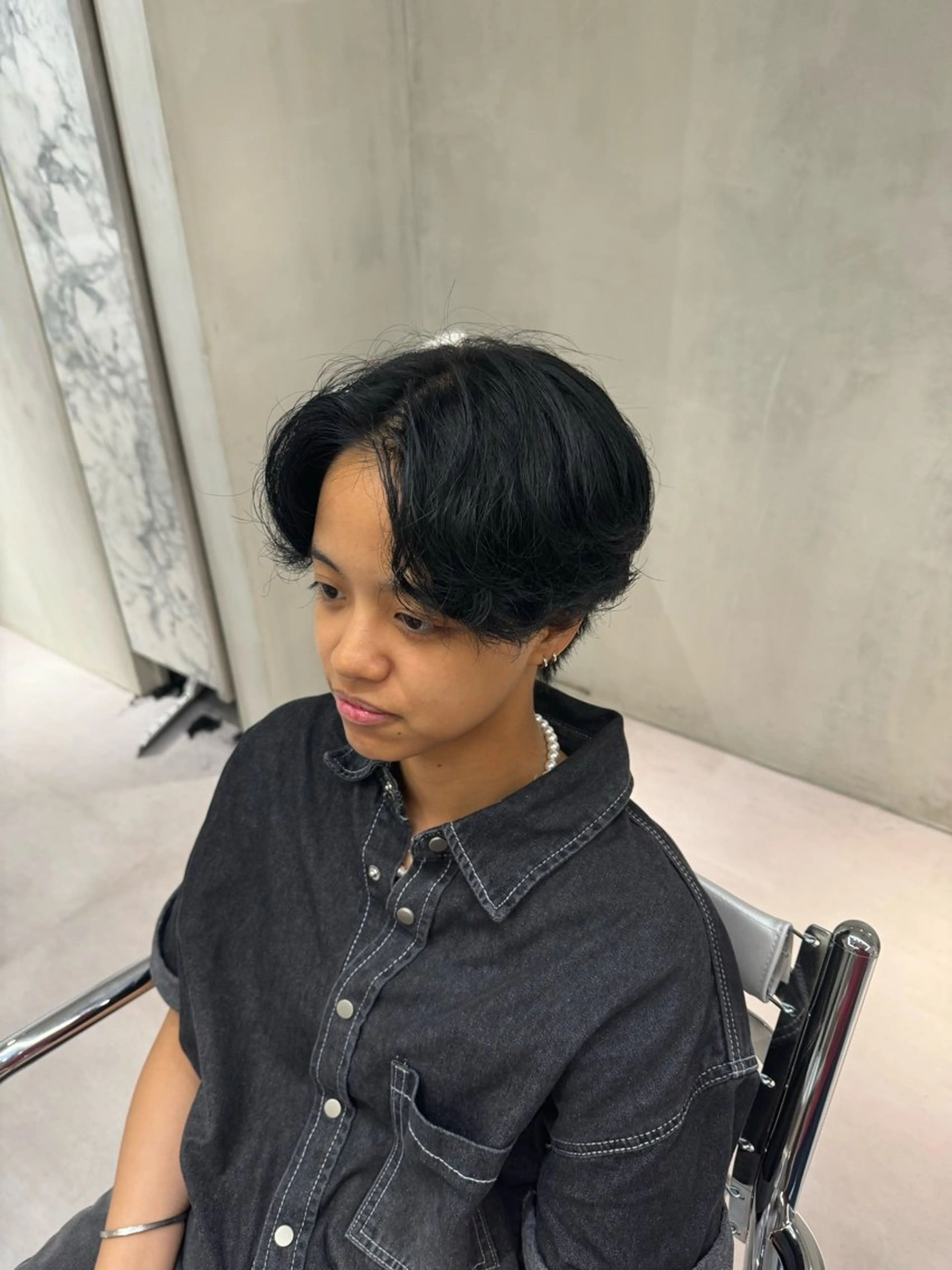 カラー メンズ 黒髪 ブルーカラー ブルーブラック ブリーチ/パーマ特化 片平和寿のヘアスタイル