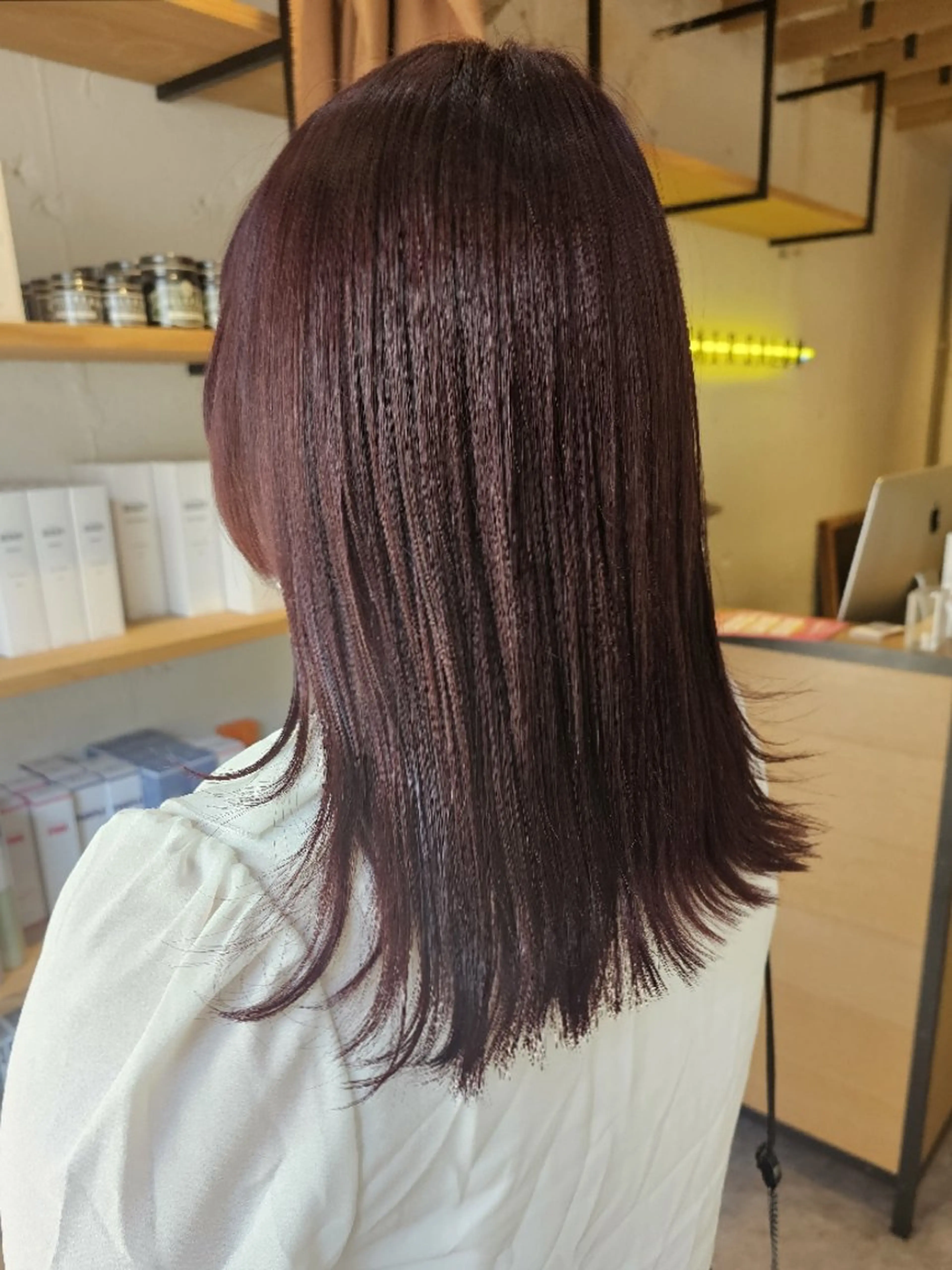 セミロング カラー アシカガ ヨウコのヘアスタイル