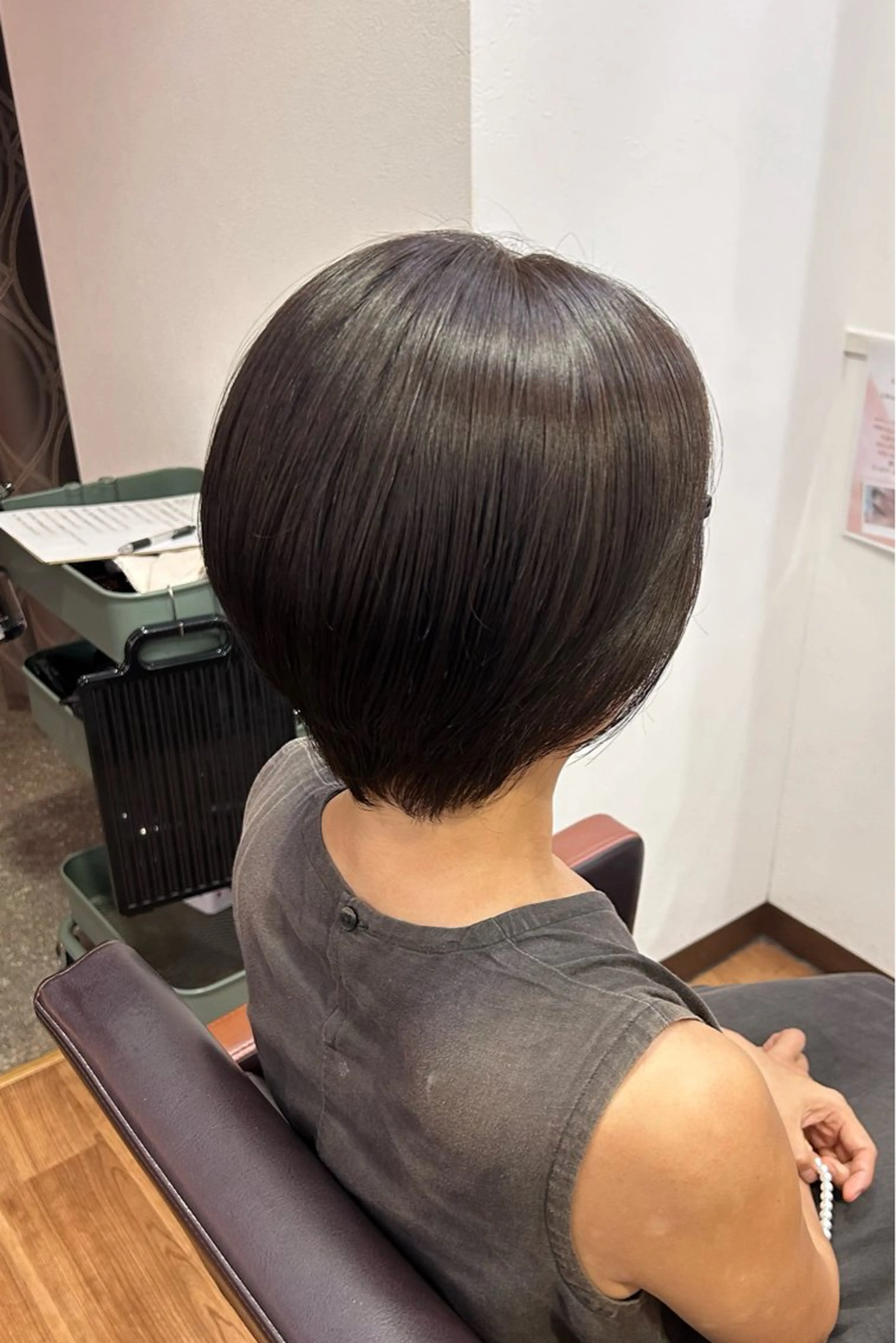 ショート カラー ブラウンカラー オリーブブラウン ヘアカラー flower所属・原田 歩実のヘアスタイル